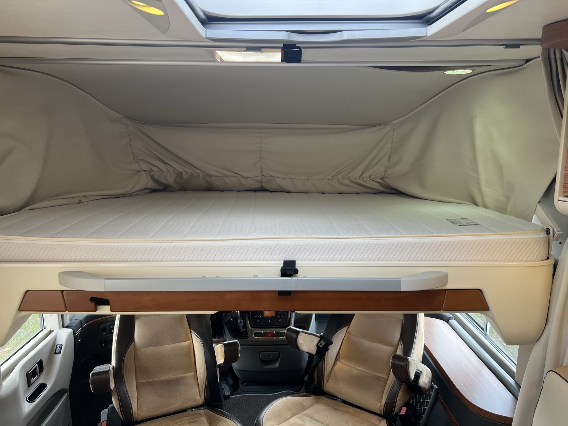 Hymer B 694 SL Silver Edition airco - luchtvering - garage - vast bed