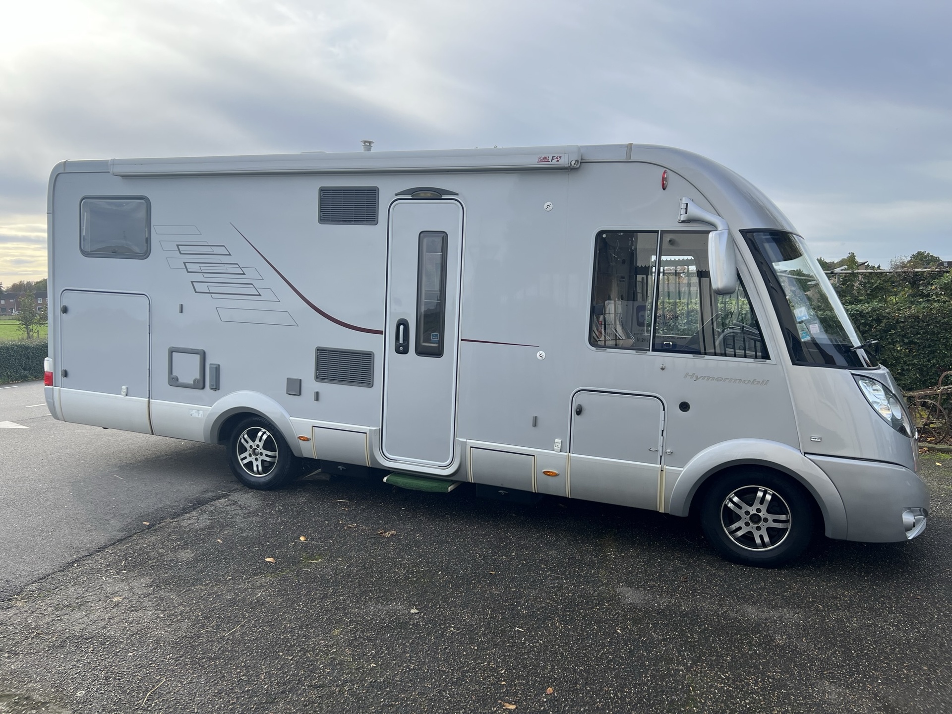 Hymer B 694 SL Silver Edition airco - luchtvering - garage - vast bed