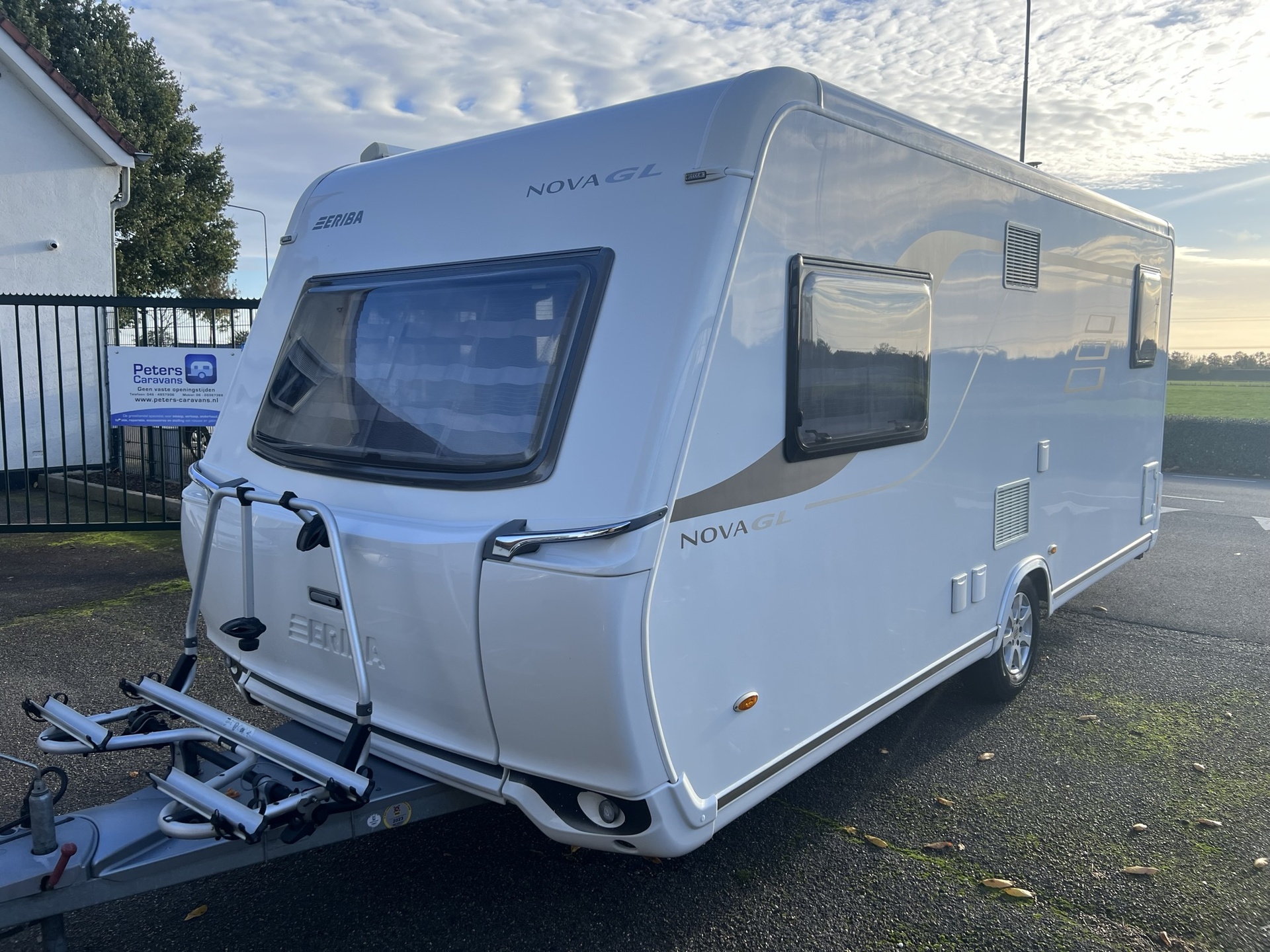 Eriba Nova 485 GL - thule luifel - mover - fietsdrager - 1800 kg as