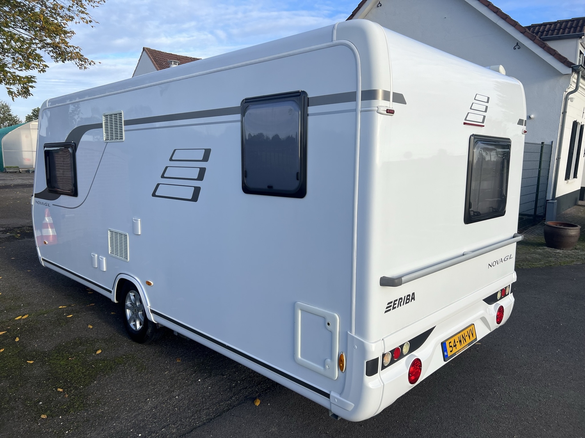 Eriba Nova 485 GL - thule luifel - mover - fietsdrager - 1800 kg as