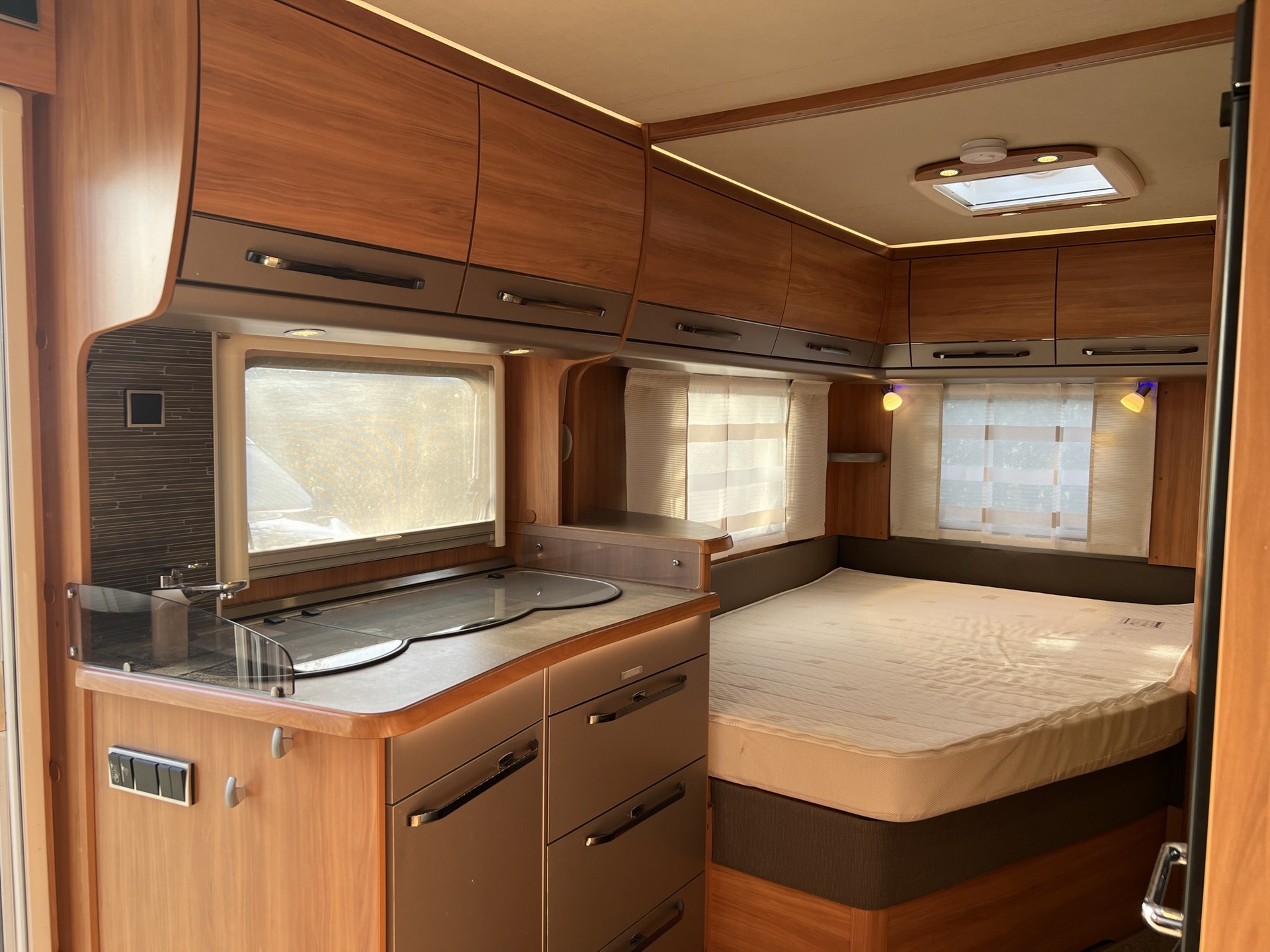 Eriba Nova 485 GL - thule luifel - mover - fietsdrager - 1800 kg as