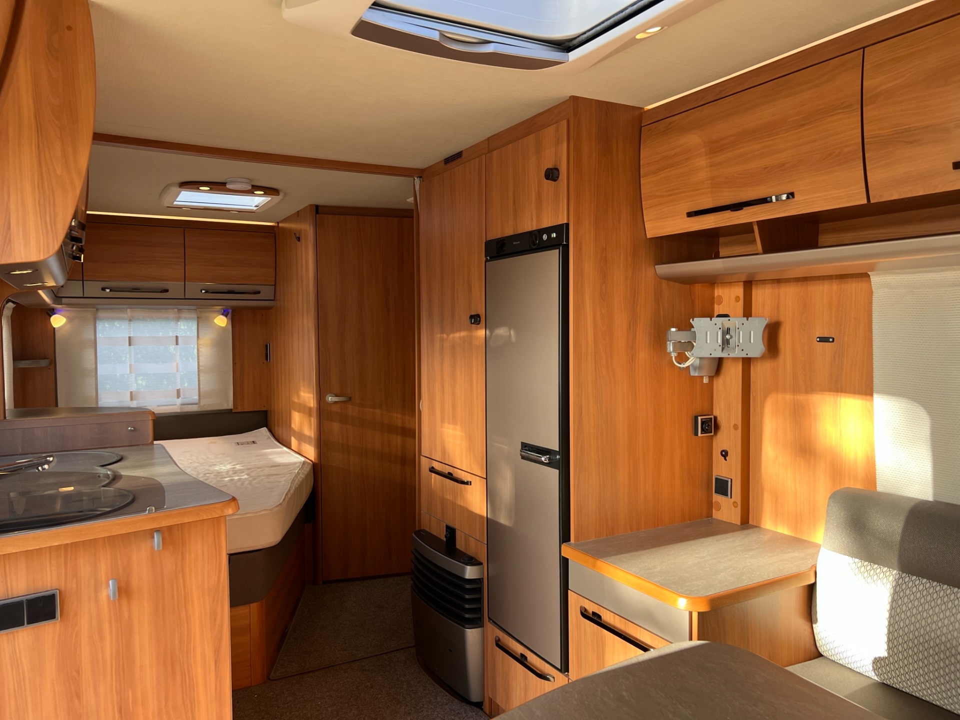 Eriba Nova 485 GL - thule luifel - mover - fietsdrager - 1800 kg as