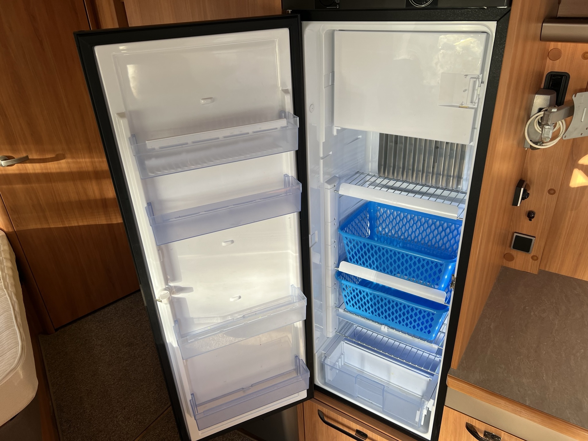 Eriba Nova 485 GL - thule luifel - mover - fietsdrager - 1800 kg as