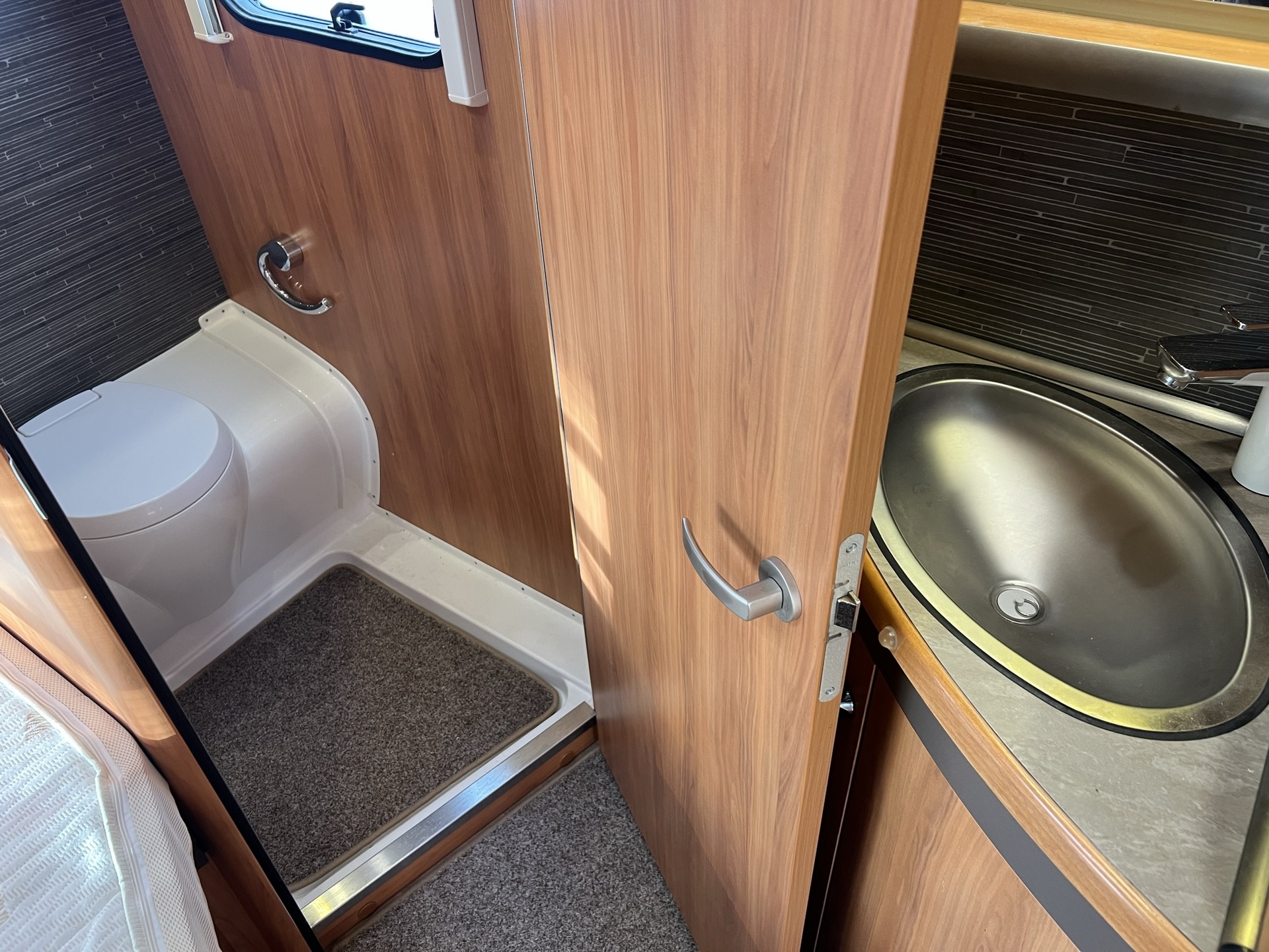 Eriba Nova 485 GL - thule luifel - mover - fietsdrager - 1800 kg as