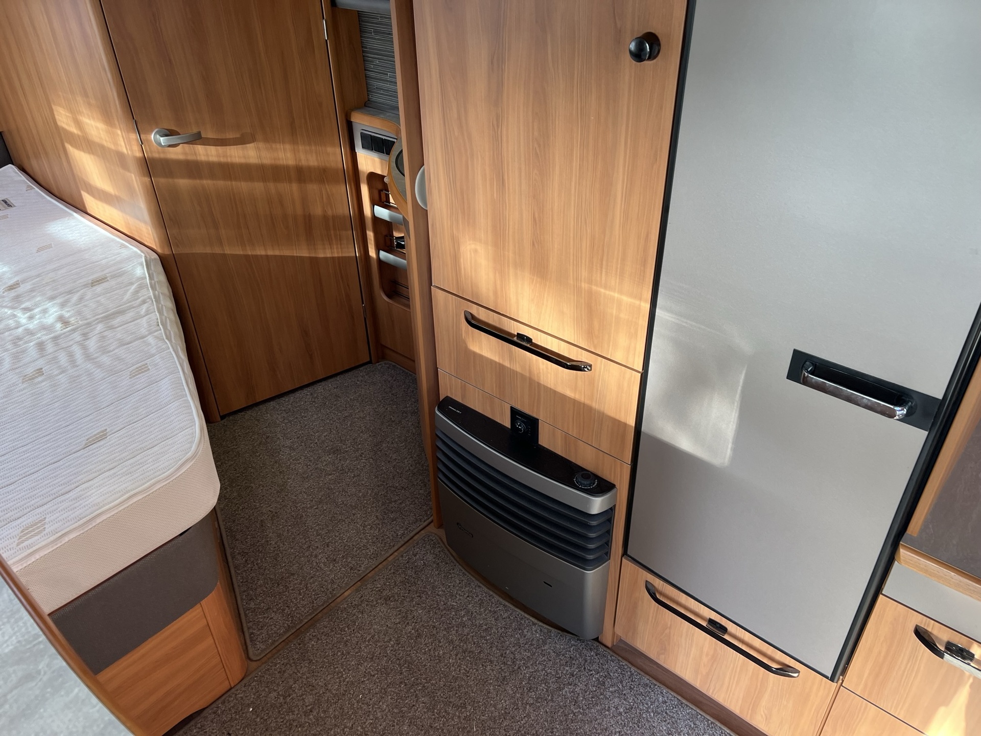 Eriba Nova 485 GL - thule luifel - mover - fietsdrager - 1800 kg as