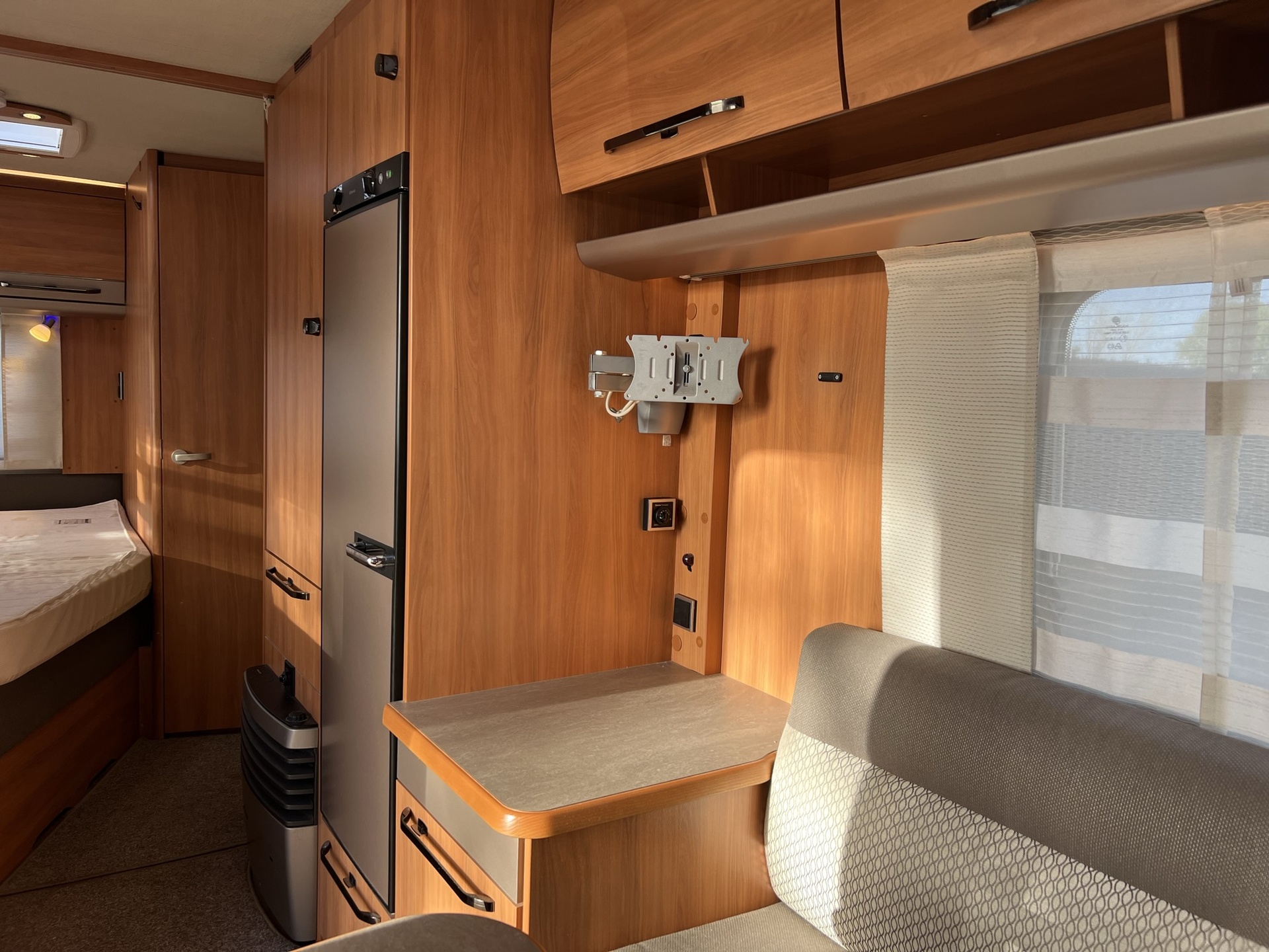 Eriba Nova 485 GL - thule luifel - mover - fietsdrager - 1800 kg as