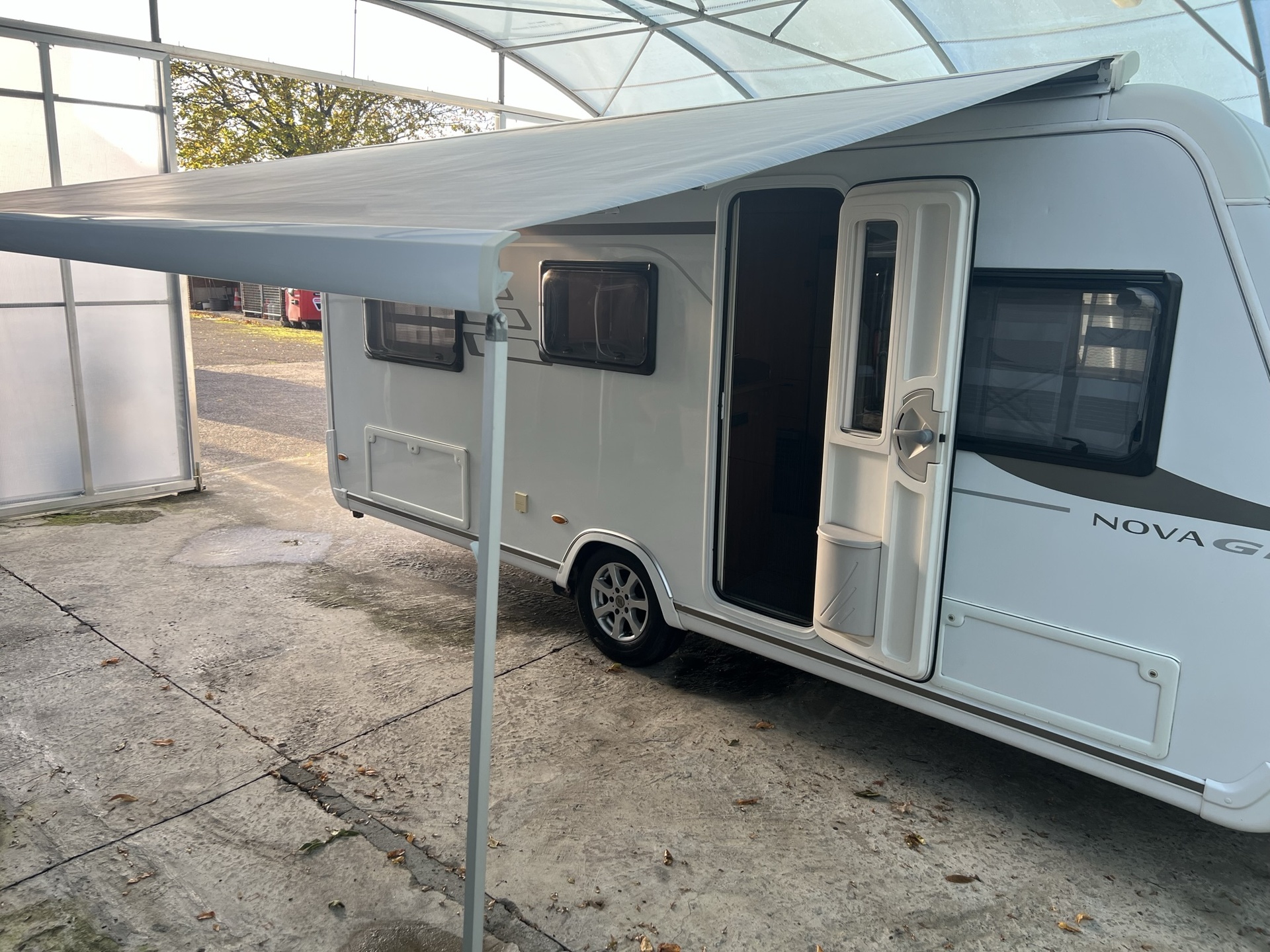 Eriba Nova 485 GL - thule luifel - mover - fietsdrager - 1800 kg as