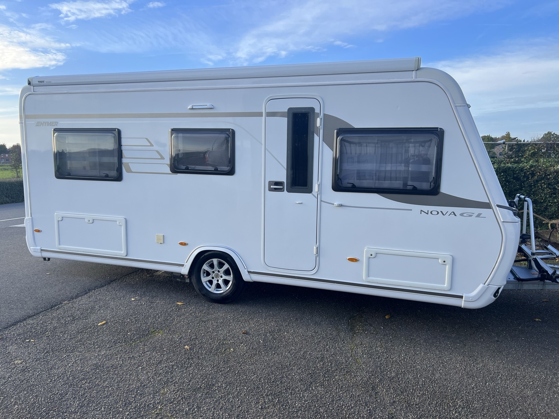 Eriba Nova 485 GL - thule luifel - mover - fietsdrager - 1800 kg as