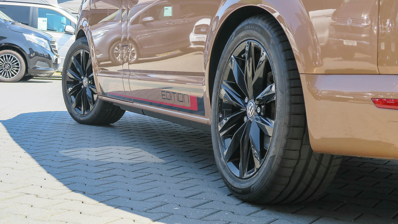 Volkswagen California 6.1 Edition Copperbronze! (Verkocht)