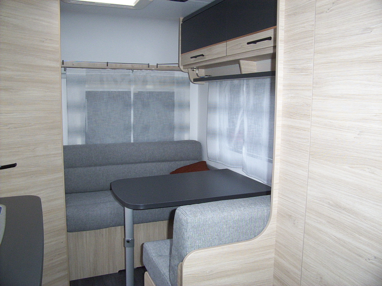 Caravelair Alba Style 472 model 2023 ! 2 enkele bedden 2.10 breed ! Verkocht !