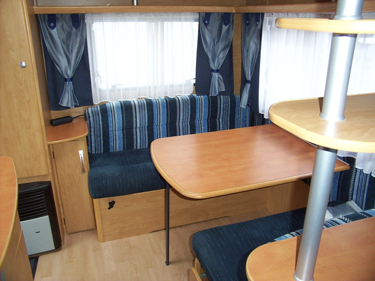 Caravelair Ambiance Style 420 mover , voortent en luifel ! Verkocht !