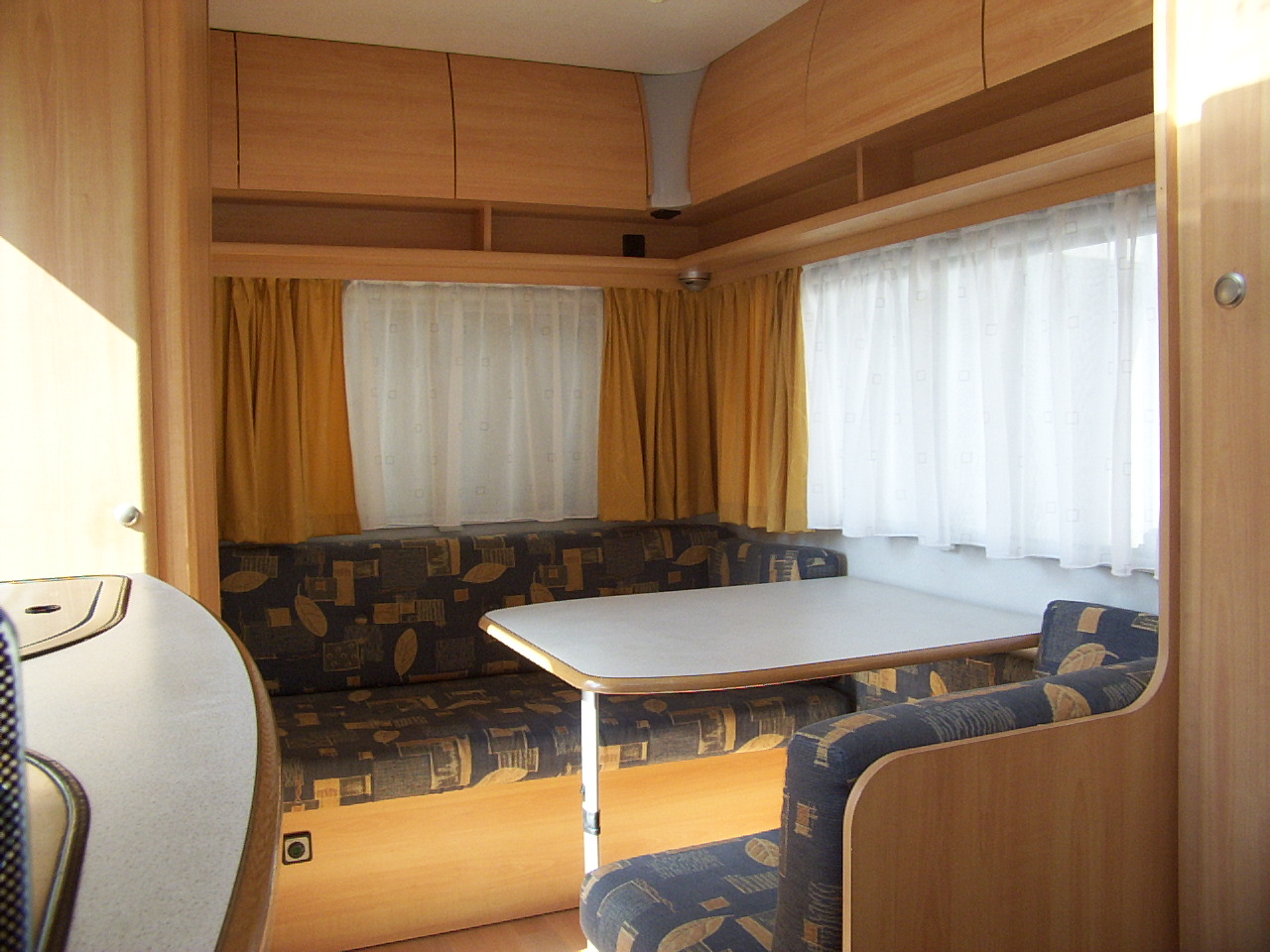 Homecar Racer 390 twee tafel indeling of vast breedte bed ! Verkocht !