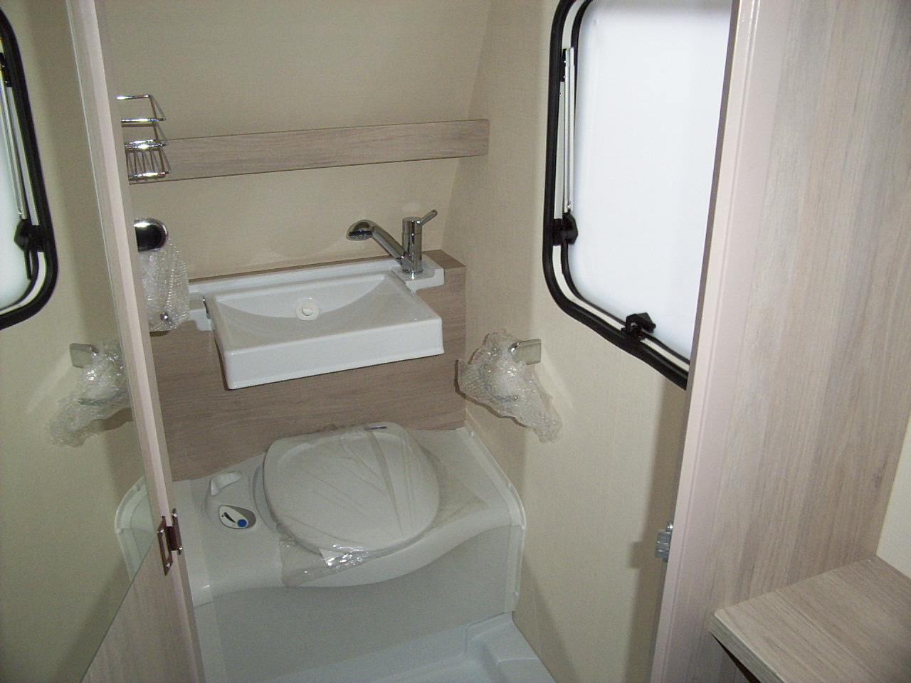 Caravelair Antares Style 420 , mover en Multinova ! Verkocht !