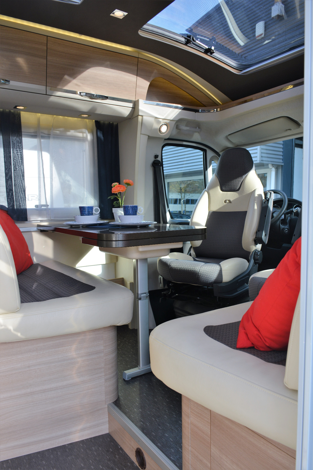 Adria Coral PLUS 670 SL 2015 Uniek mooie enkele bedden camper