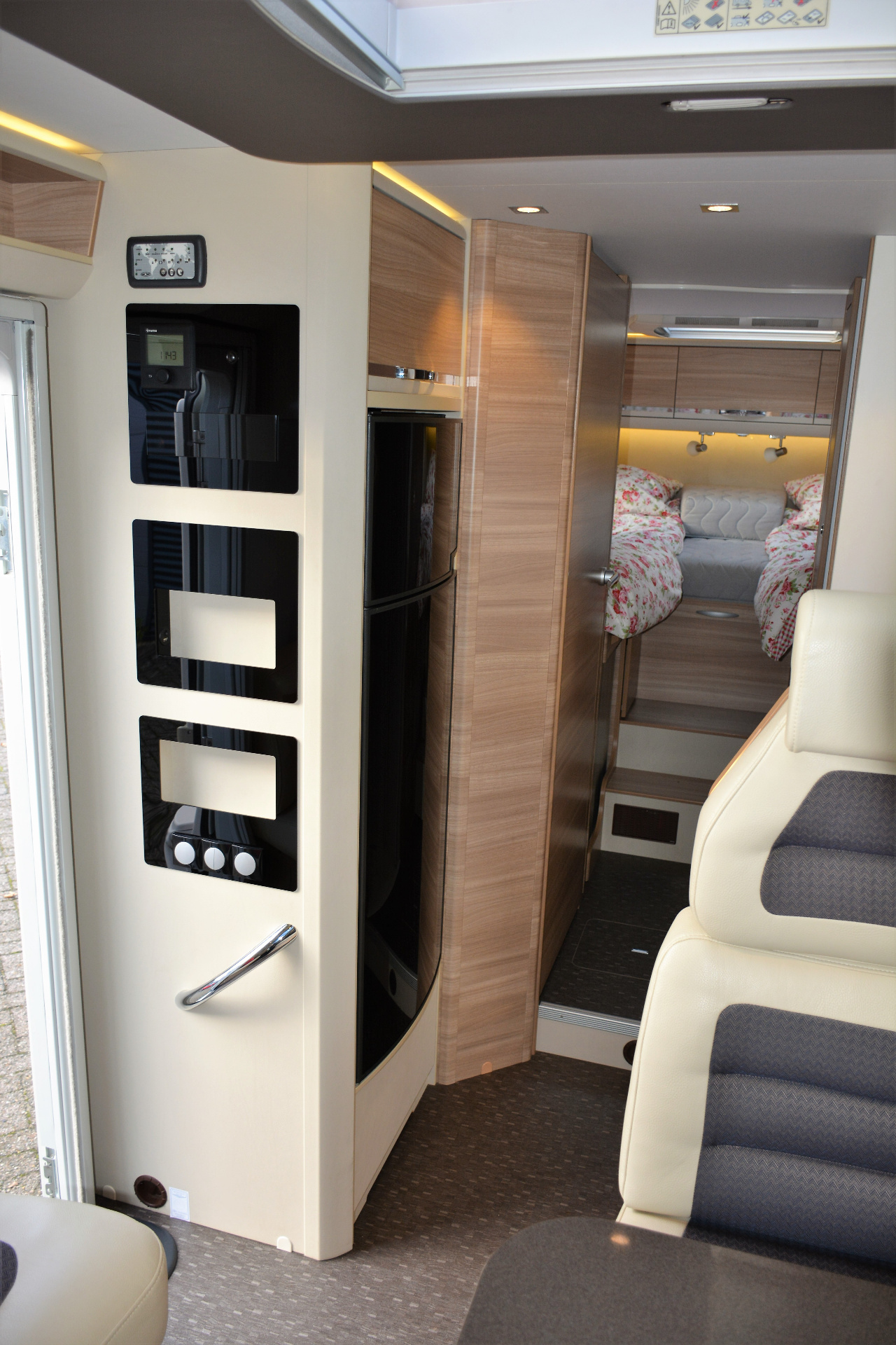 Adria Coral PLUS 670 SL 2015 Uniek mooie enkele bedden camper