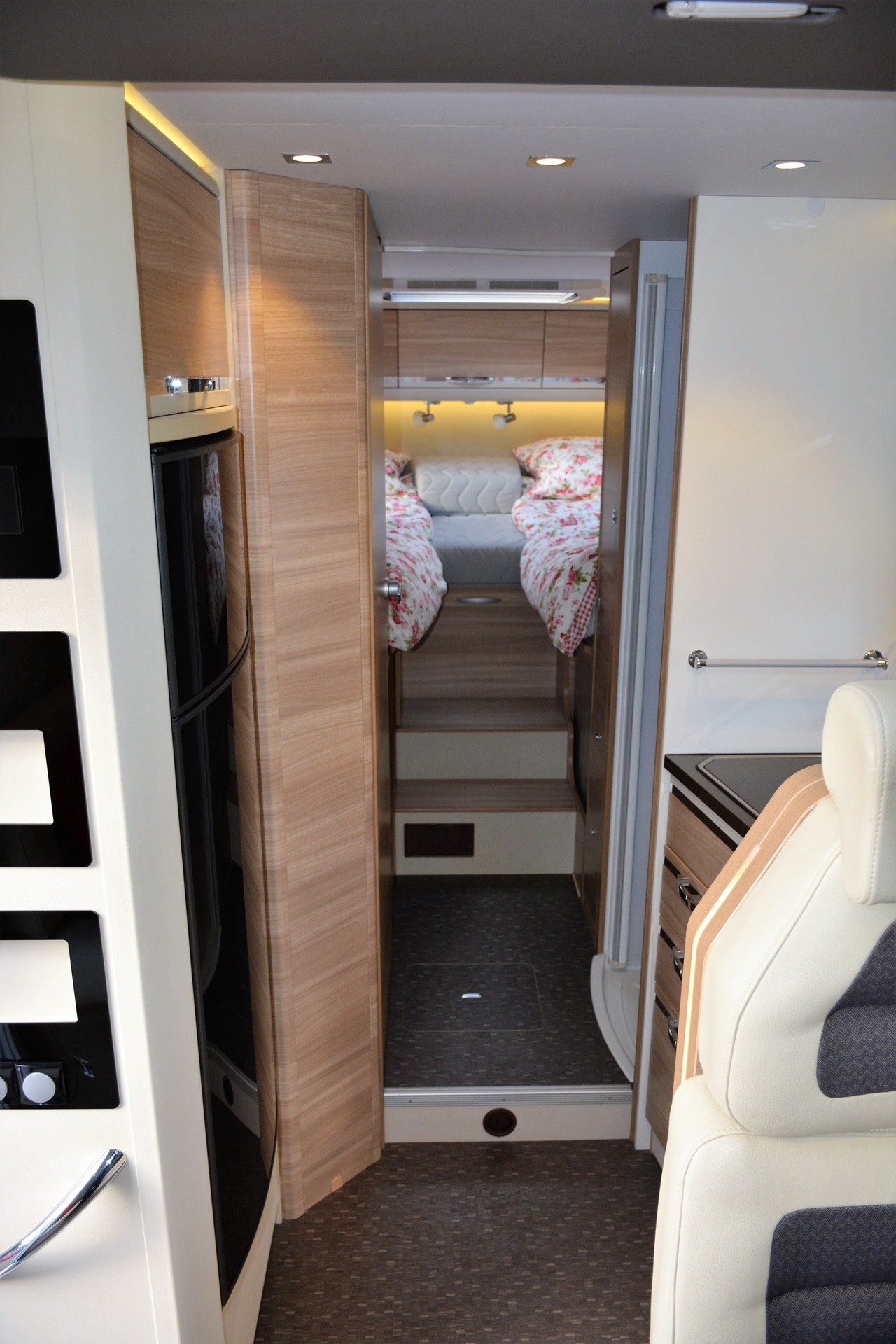 Adria Coral PLUS 670 SL 2015 Uniek mooie enkele bedden camper