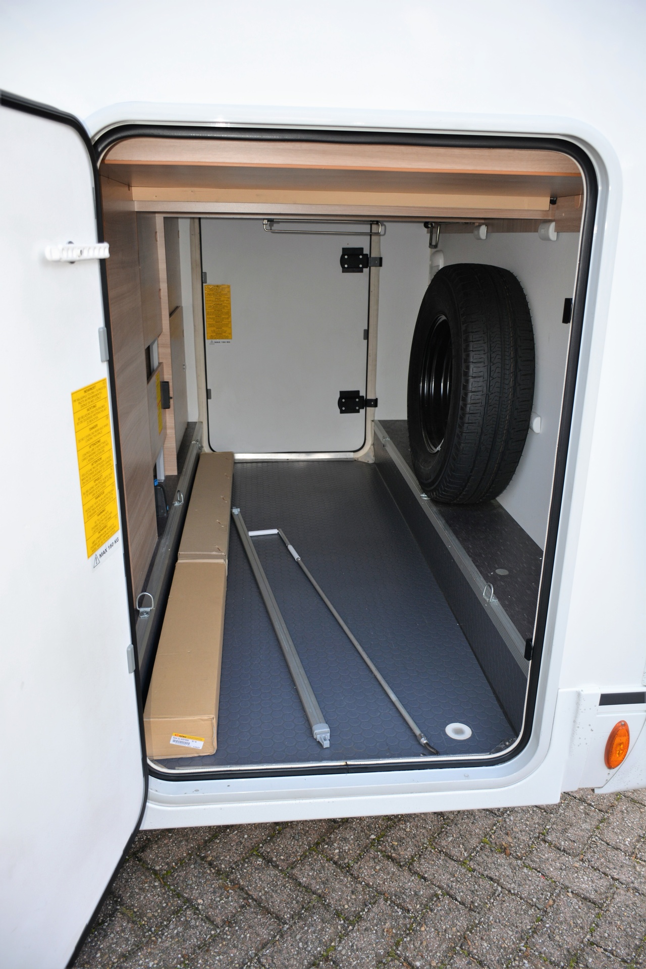 Adria Coral PLUS 670 SL 2015 Uniek mooie enkele bedden camper