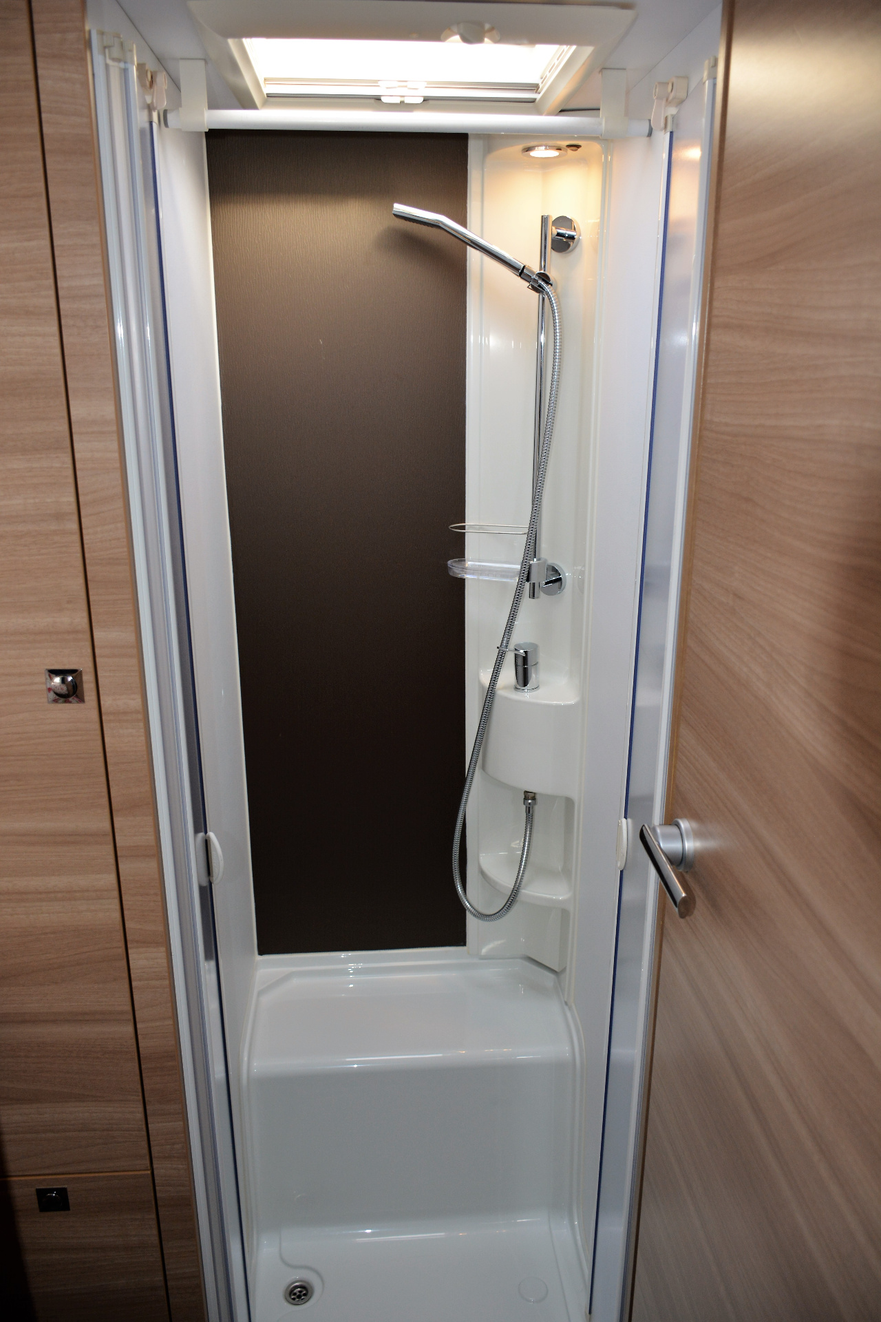 Adria Coral PLUS 670 SL 2015 Uniek mooie enkele bedden camper