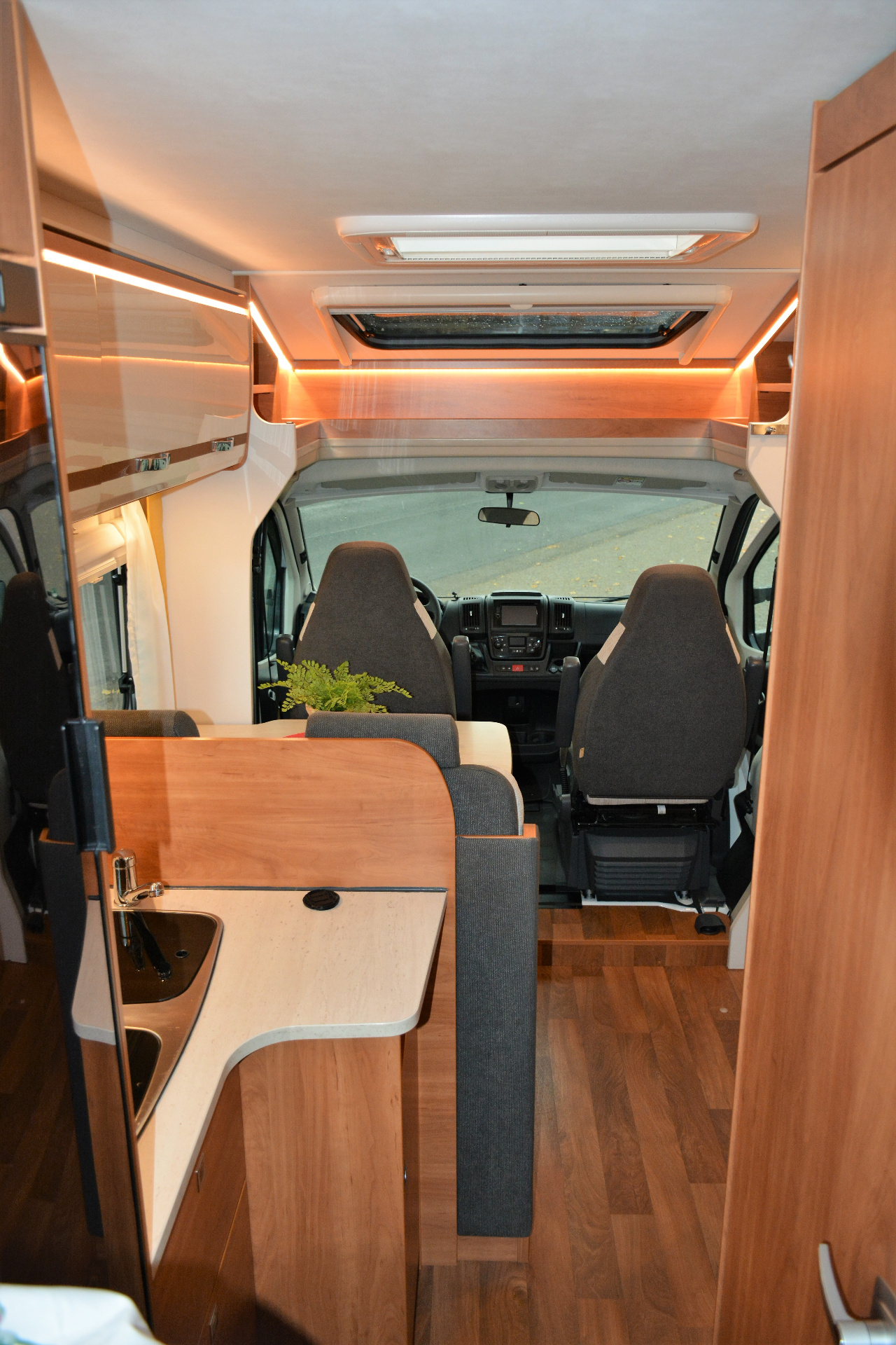 Dethleffs Trend T 6717 bj 2016 origineel 22.600km Nieuwstaat