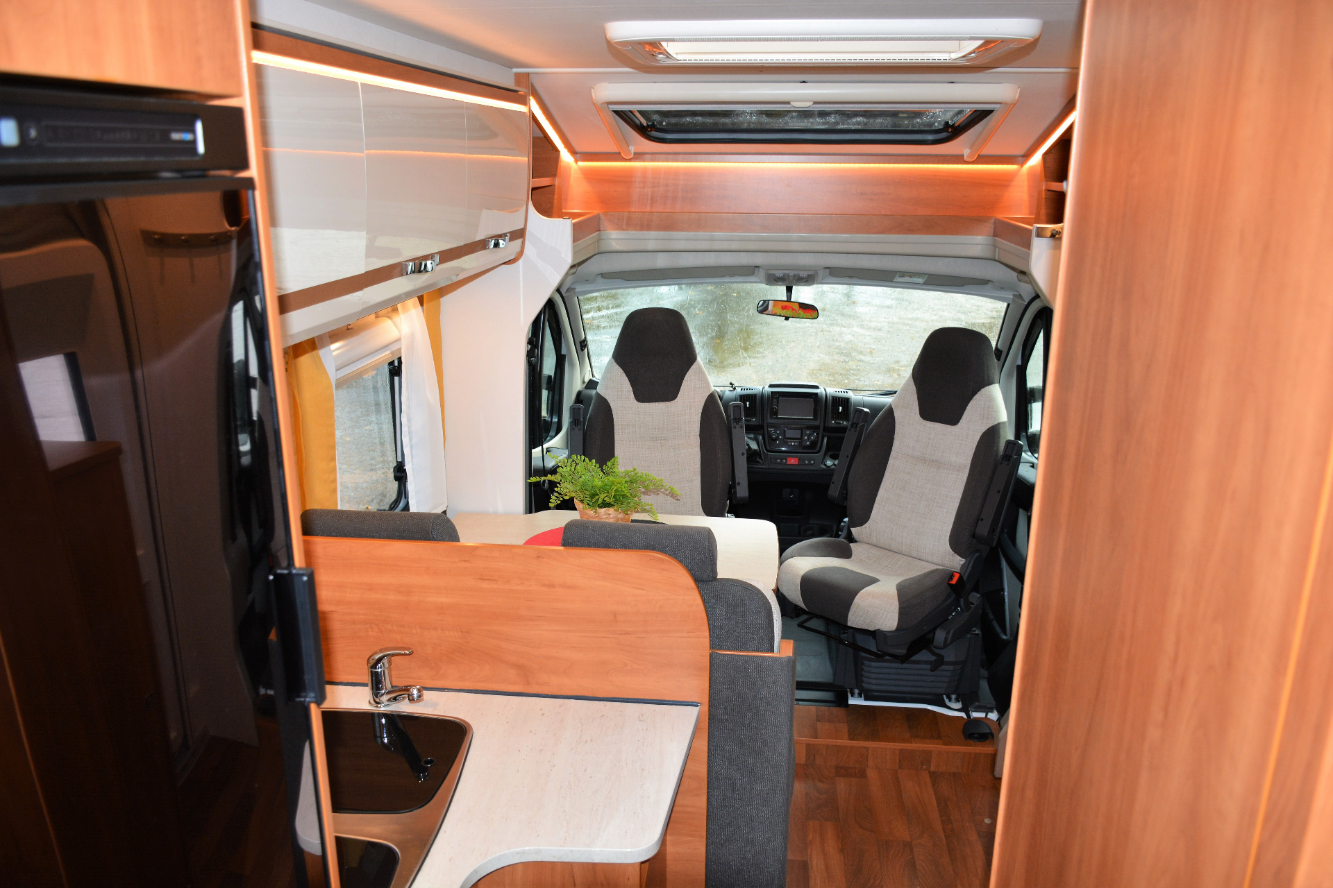 Dethleffs Trend T 6717 bj 2016 origineel 22.600km Nieuwstaat