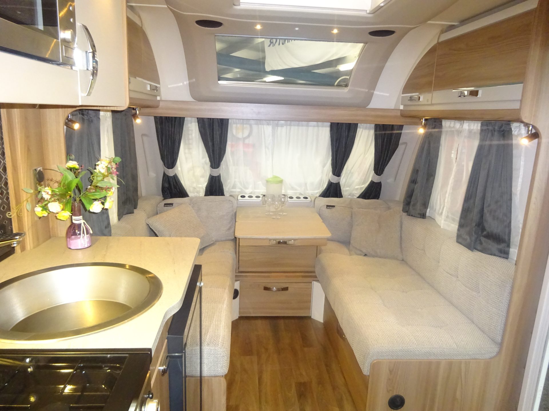 Sprite Cruzer 495 Frans Bed en Grote Badkamer