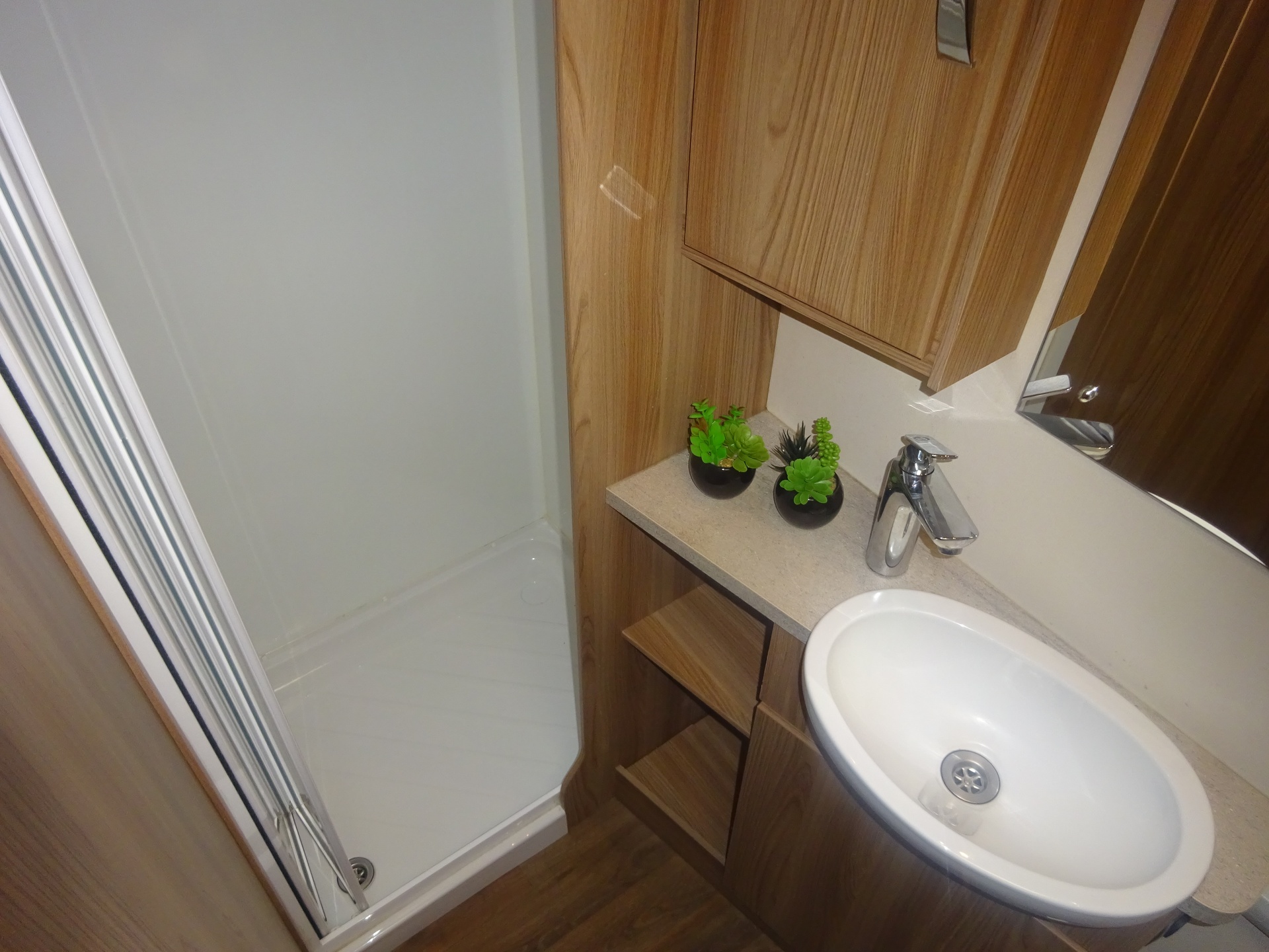 Sprite Cruzer 495 Frans Bed en Grote Badkamer