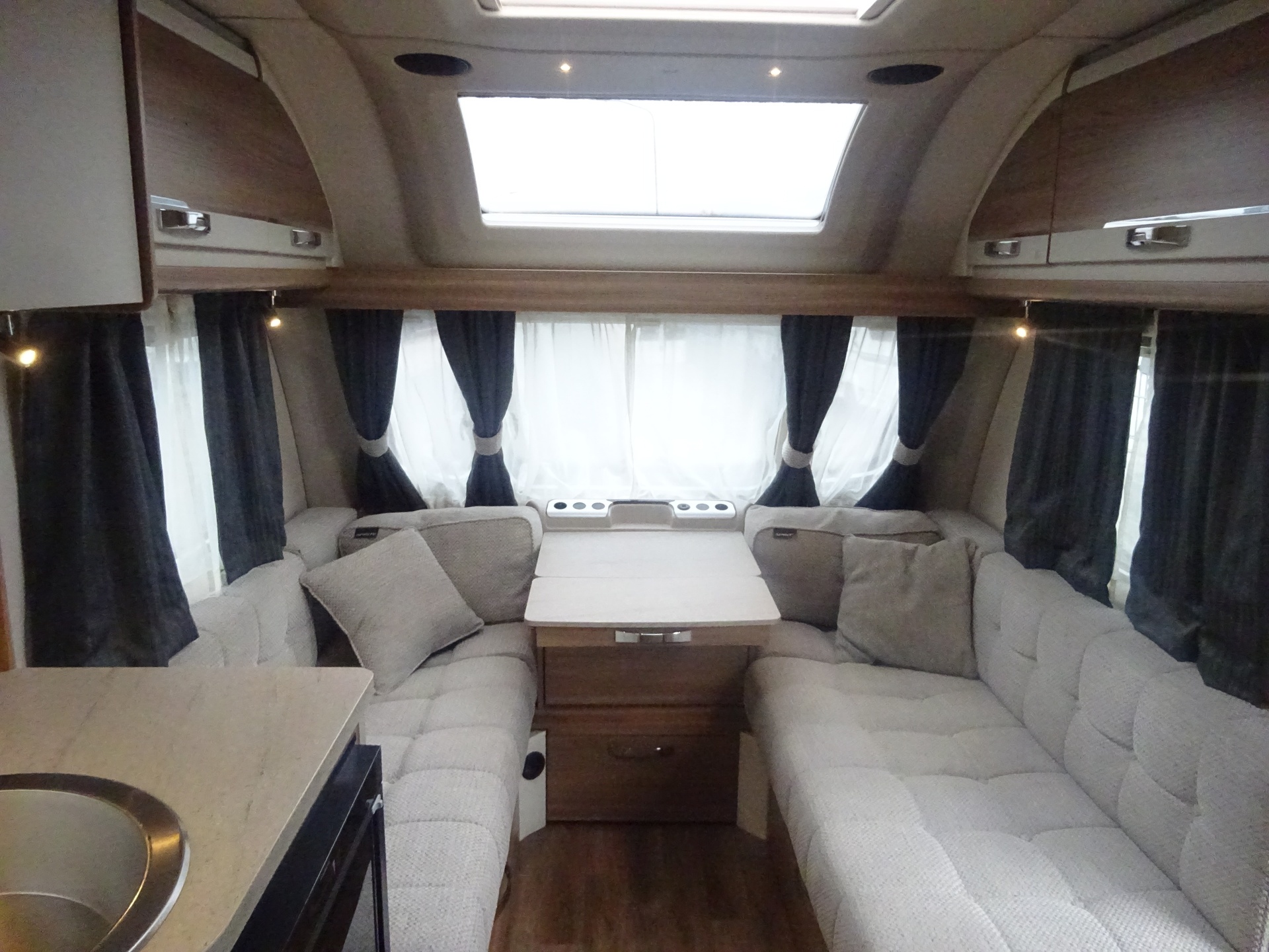 Sprite Cruzer 495 Frans Bed en Grote Badkamer