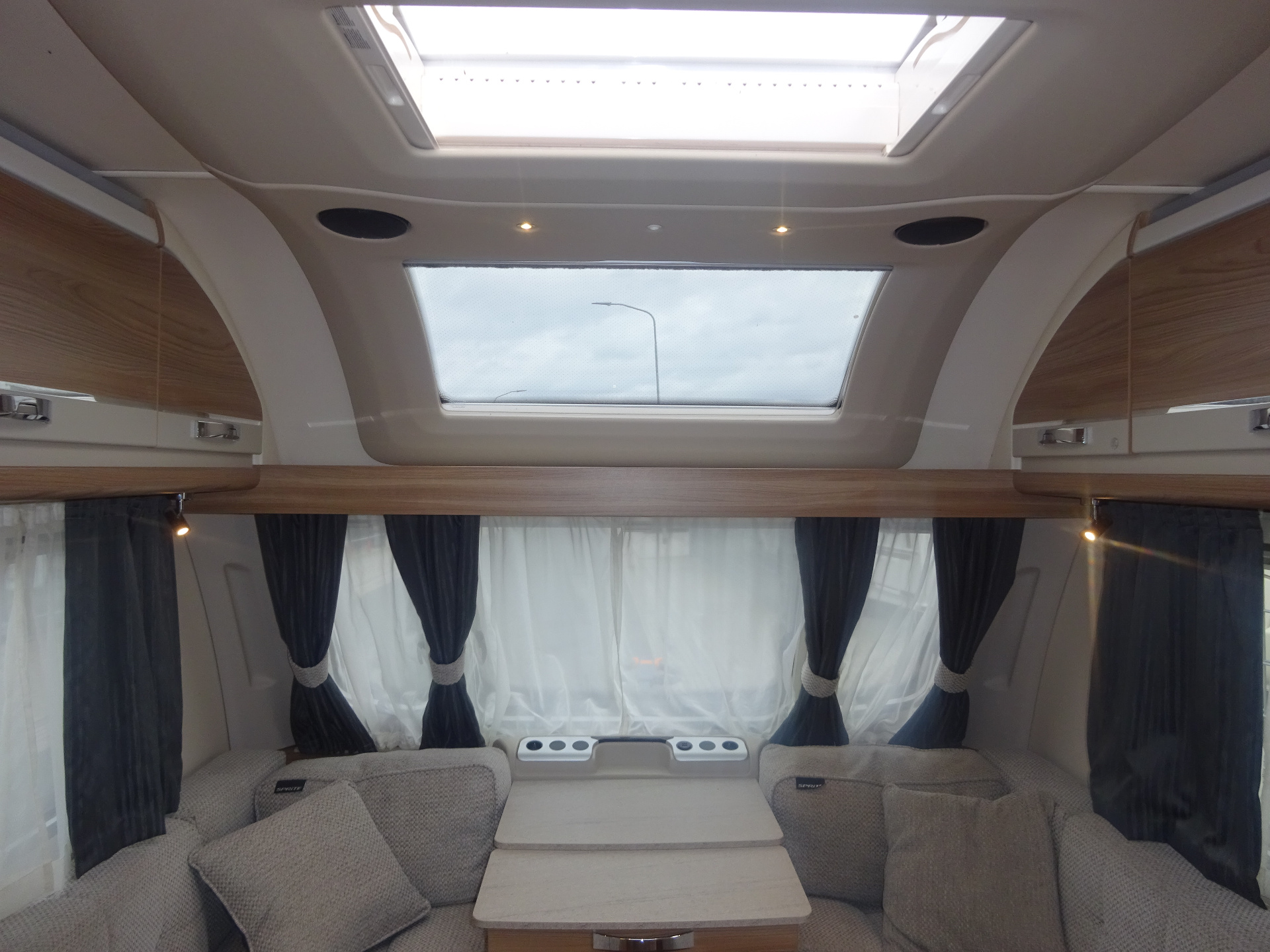 Sprite Cruzer 495 Frans Bed en Grote Badkamer