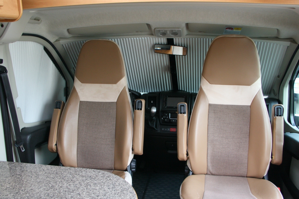 Possl Roadcruiser 3.0JTD 180pk, Automaat, Lengtebedden, Zeer lage km. stand!