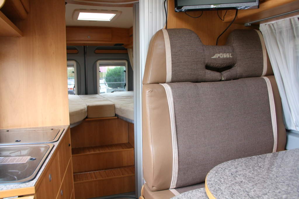 Possl Roadcruiser 3.0JTD 180pk, Automaat, Lengtebedden, Zeer lage km. stand!