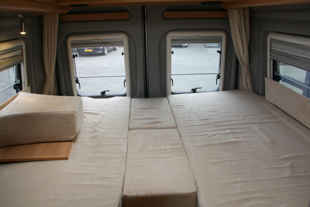 Possl Roadcruiser 3.0JTD 180pk, Automaat, Lengtebedden, Zeer lage km. stand!