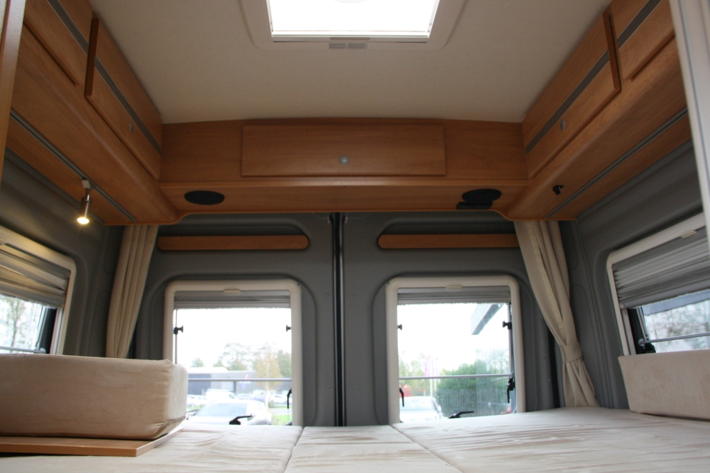 Possl Roadcruiser 3.0JTD 180pk, Automaat, Lengtebedden, Zeer lage km. stand!