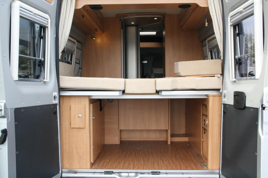 Possl Roadcruiser 3.0JTD 180pk, Automaat, Lengtebedden, Zeer lage km. stand!