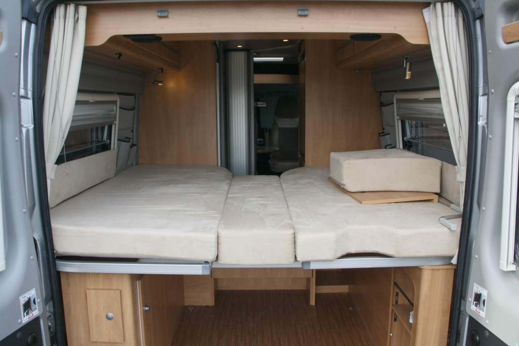 Possl Roadcruiser 3.0JTD 180pk, Automaat, Lengtebedden, Zeer lage km. stand!