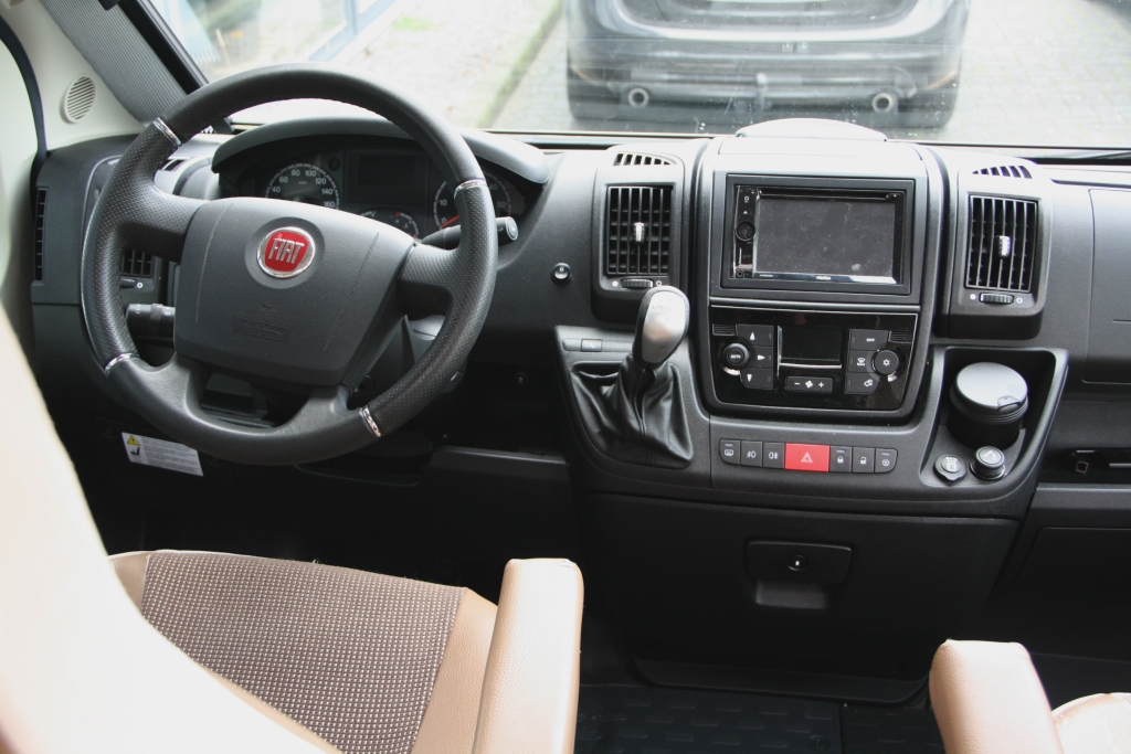 Possl Roadcruiser 3.0JTD 180pk, Automaat, Lengtebedden, Zeer lage km. stand!