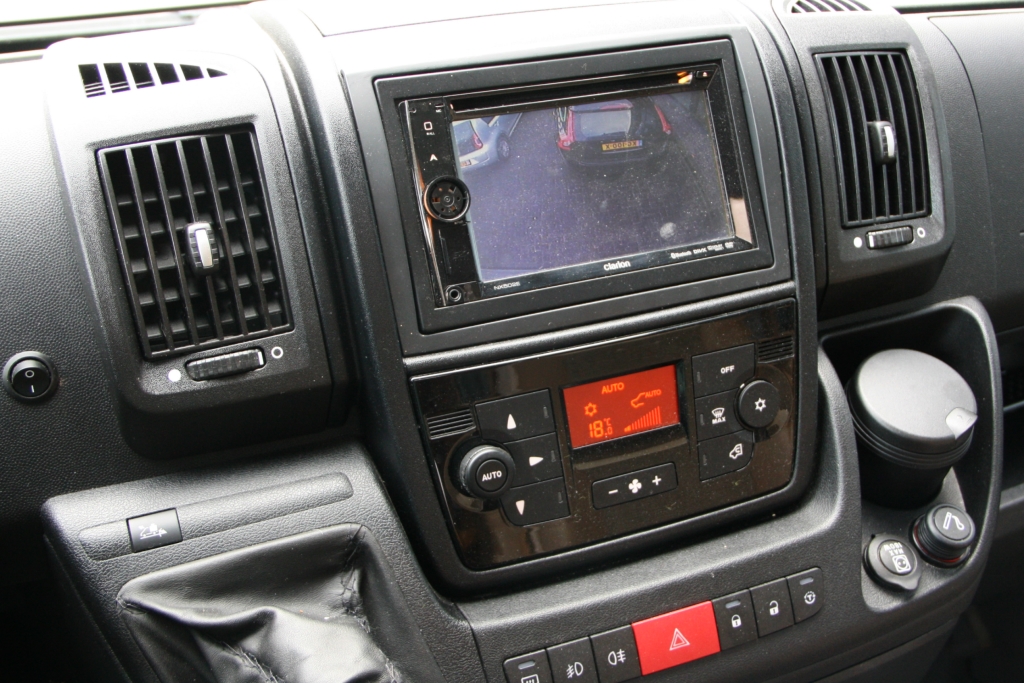 Possl Roadcruiser 3.0JTD 180pk, Automaat, Lengtebedden, Zeer lage km. stand!