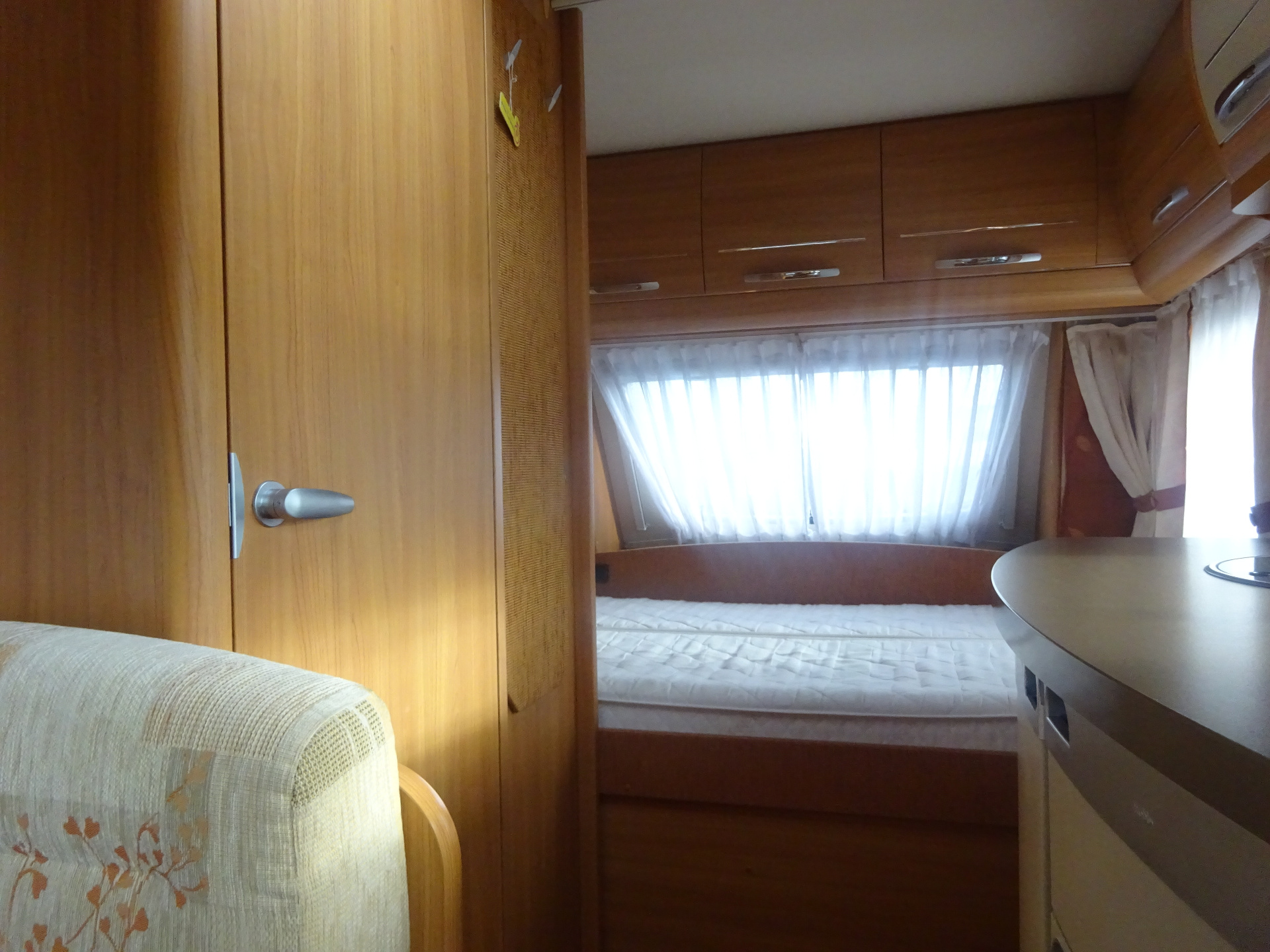 Hobby De luxe 440SF Vast Bed en Mover