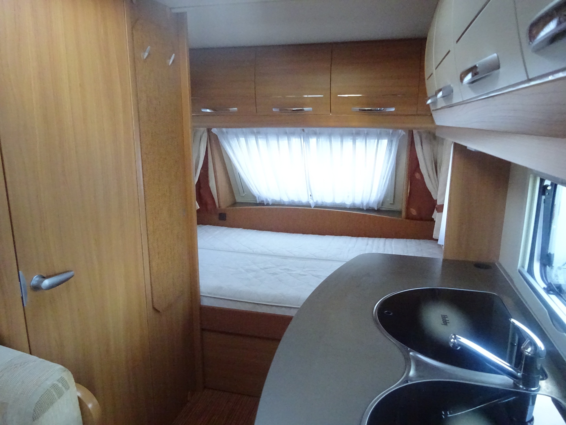 Hobby De luxe 440SF Vast Bed en Mover