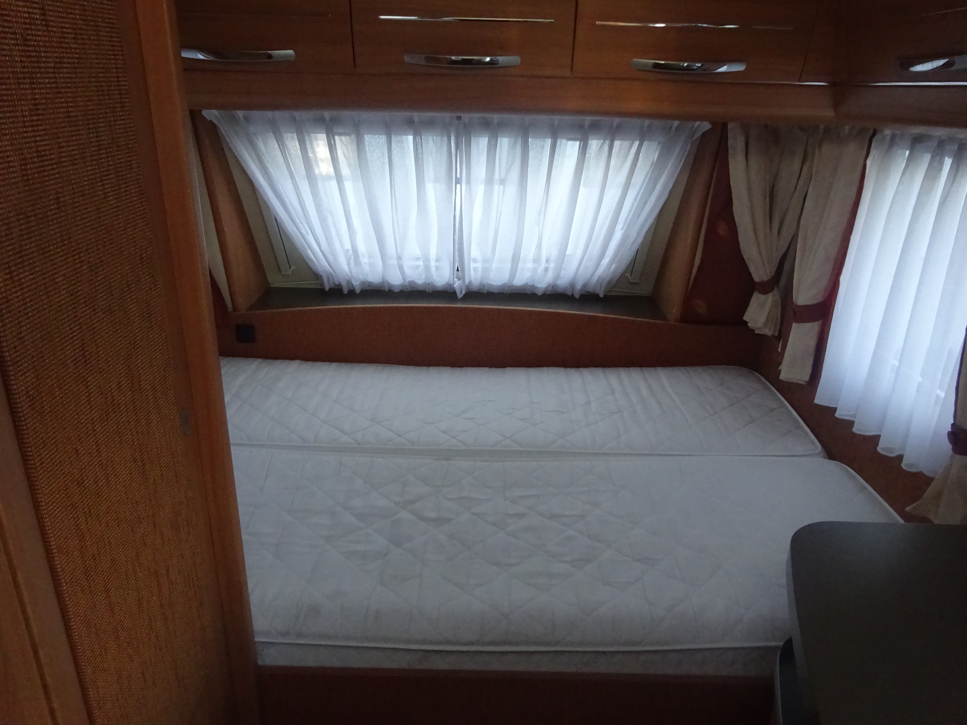 Hobby De luxe 440SF Vast Bed en Mover