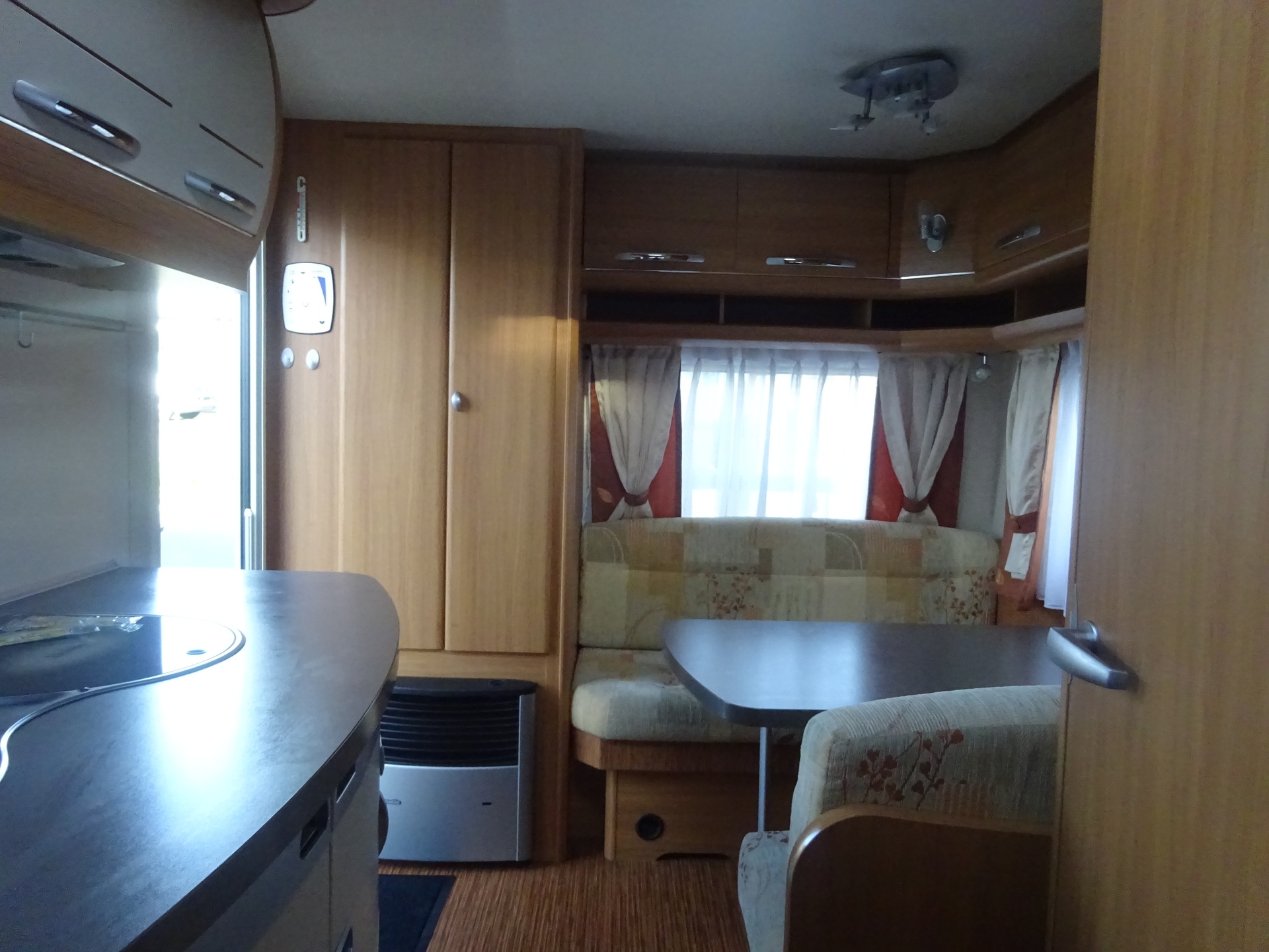 Hobby De luxe 440SF Vast Bed en Mover