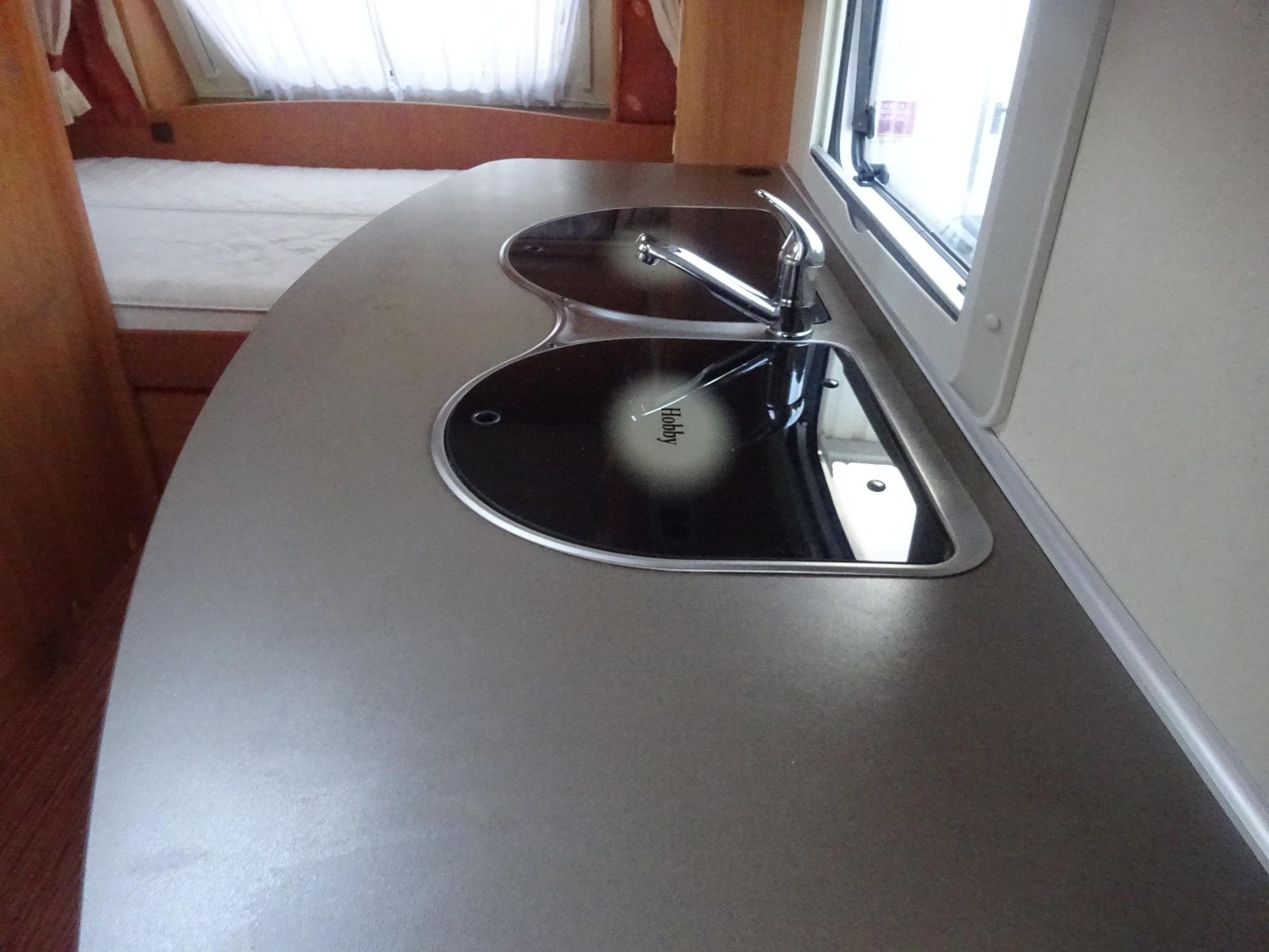 Hobby De luxe 440SF Vast Bed en Mover