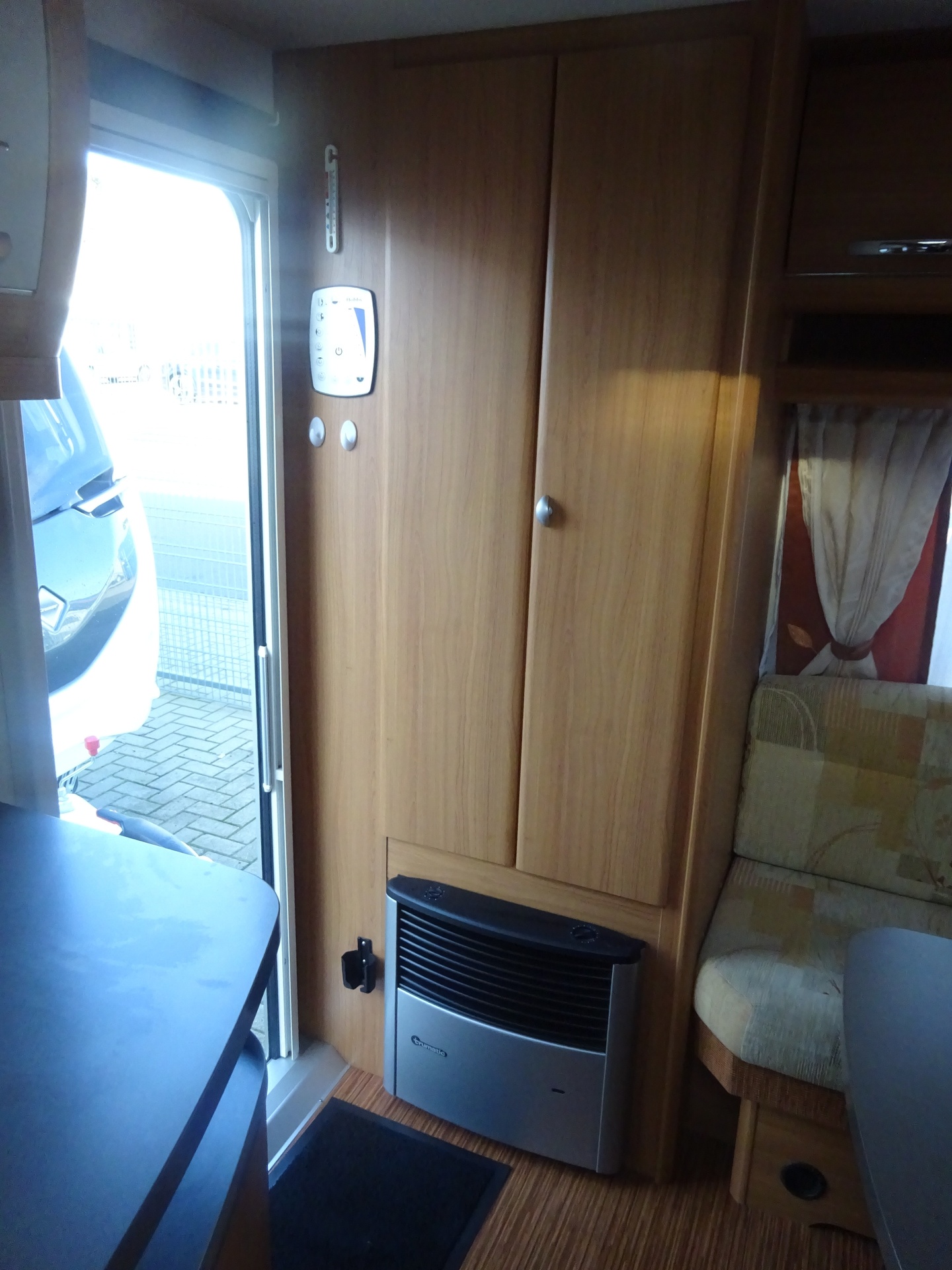 Hobby De luxe 440SF Vast Bed en Mover