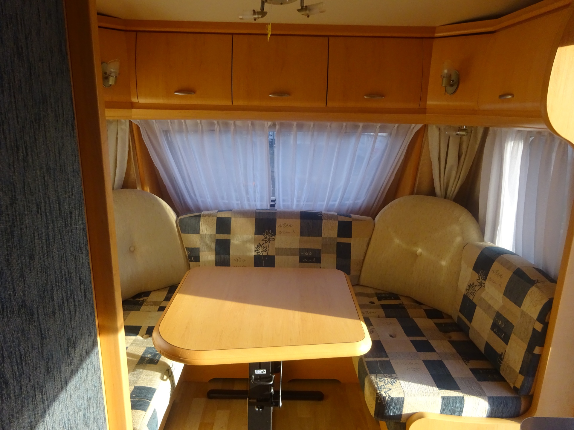 Hobby De luxe 460 LU Enkele Bedden + Mover