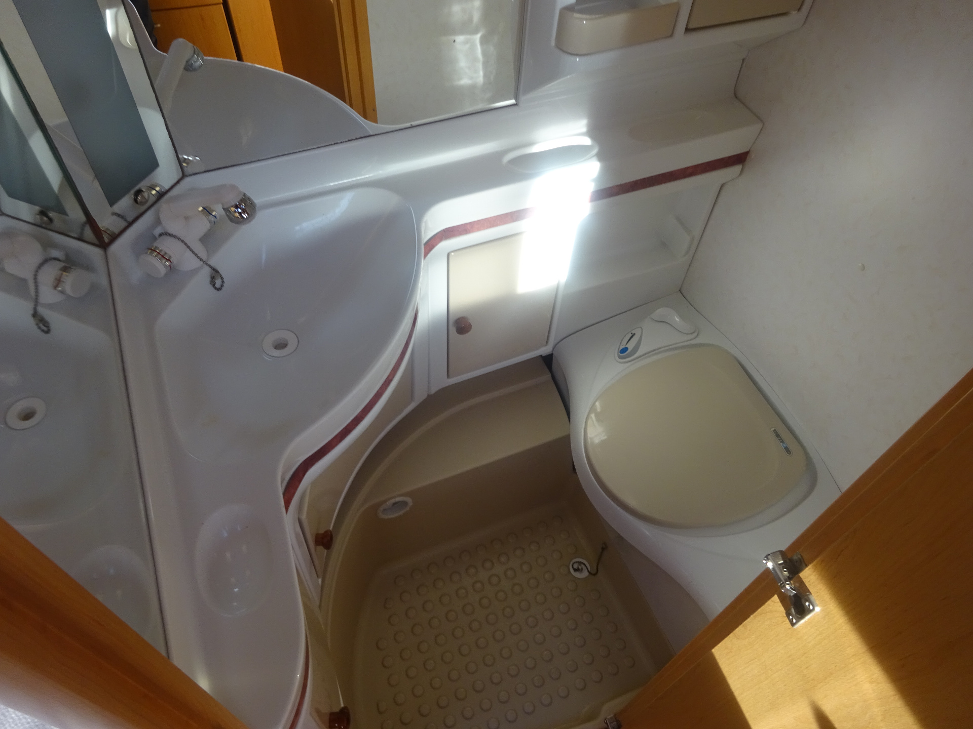 Hobby De luxe 460 LU Enkele Bedden + Mover