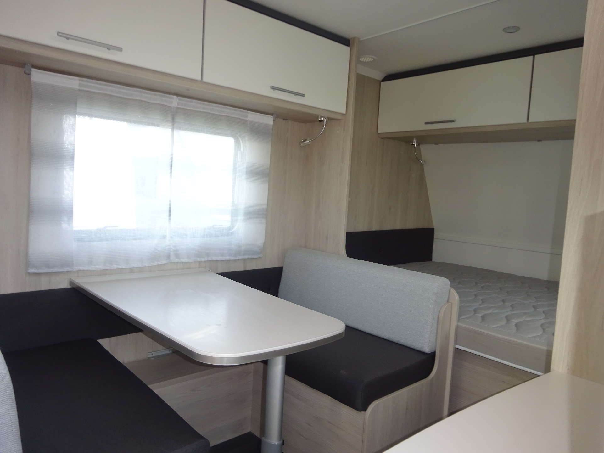 Caravelair Alba 400 SF Vast Bed + Mover