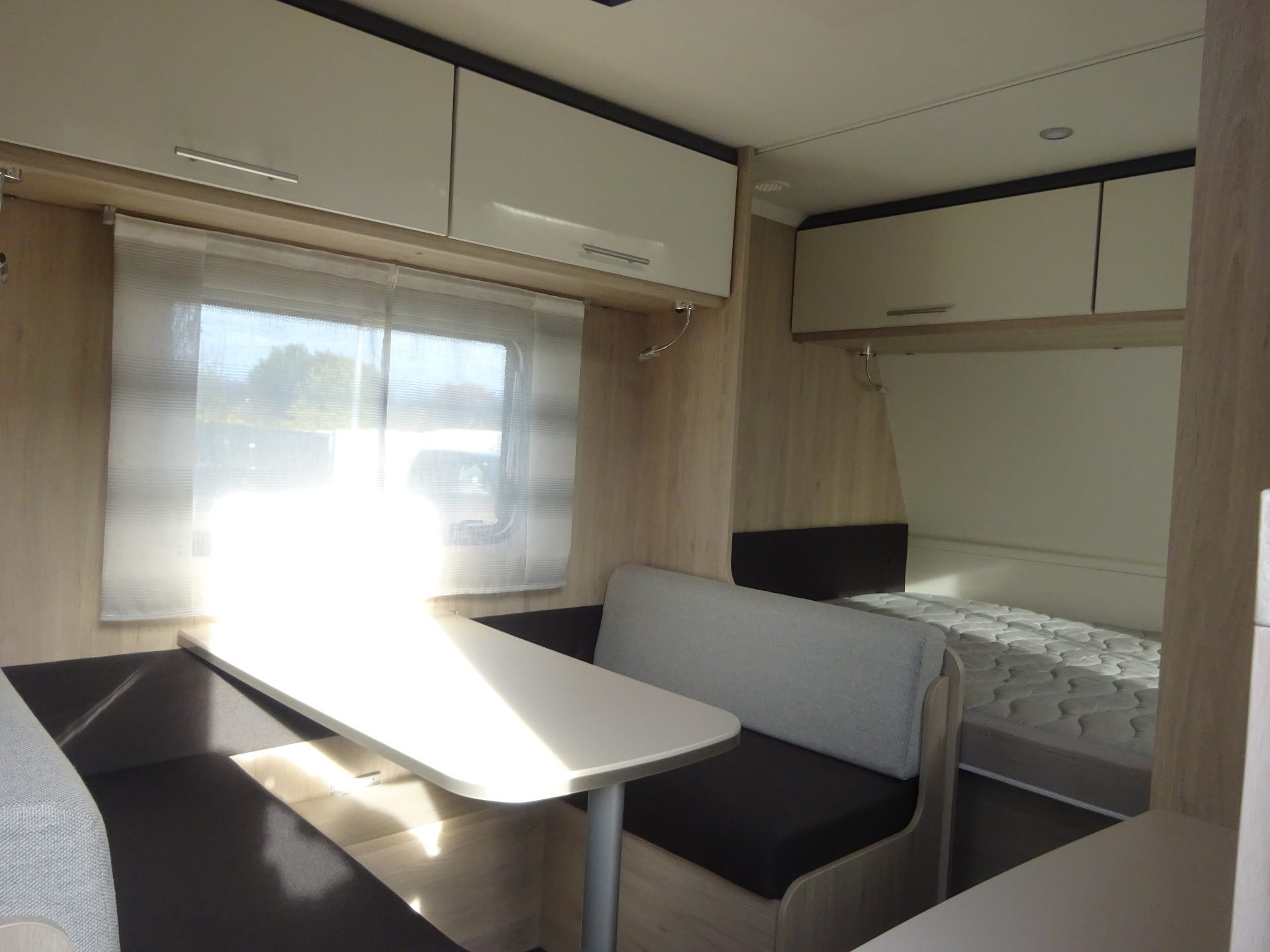 Caravelair Alba 400 SF Vast Bed + Mover