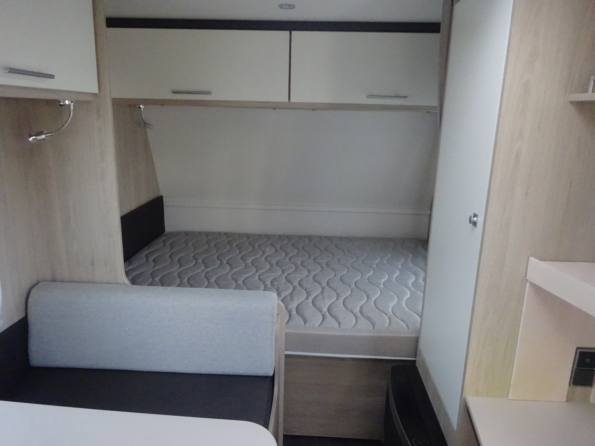 Caravelair Alba 400 SF Vast Bed + Mover