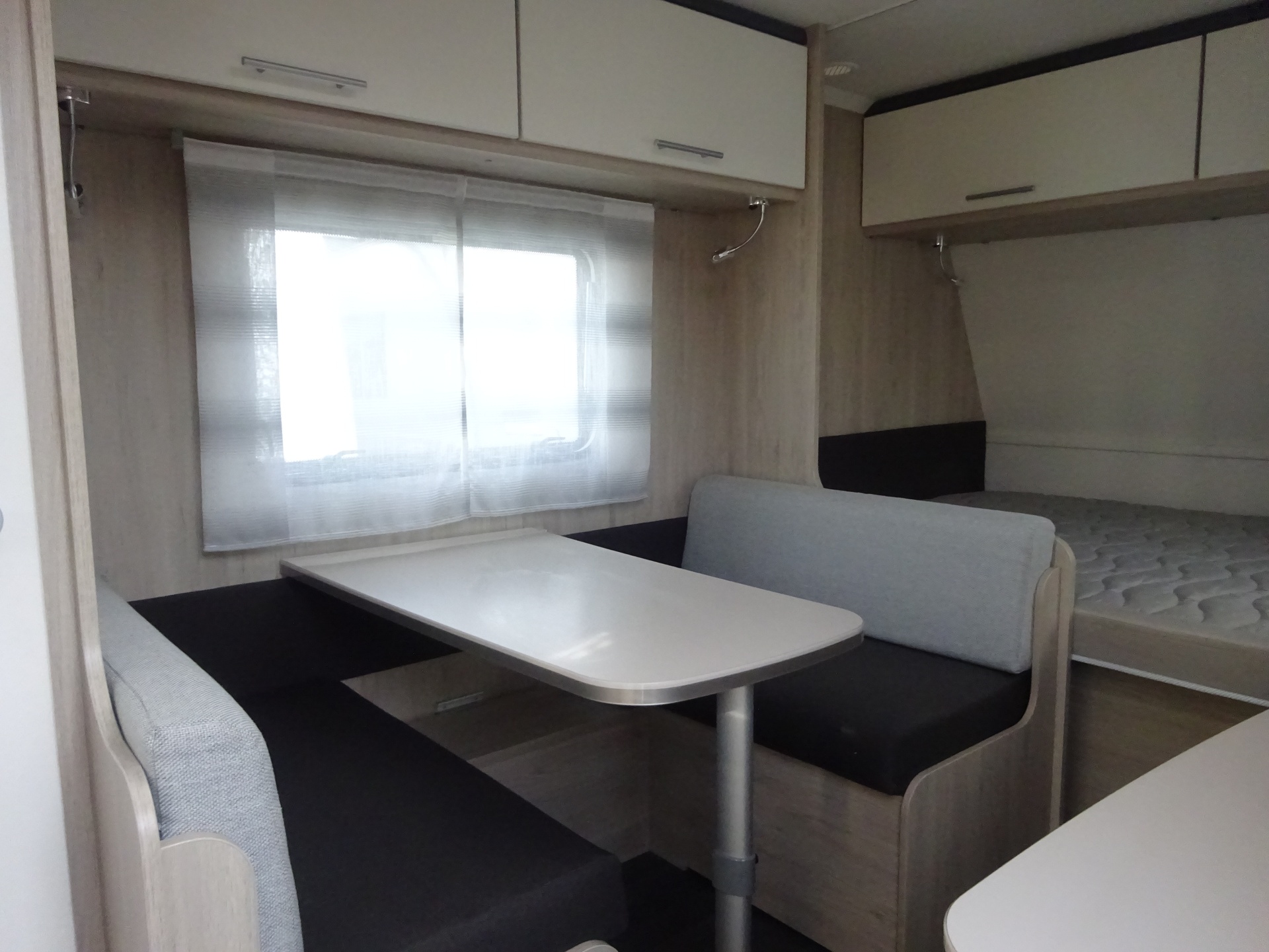 Caravelair Alba 400 SF Vast Bed + Mover