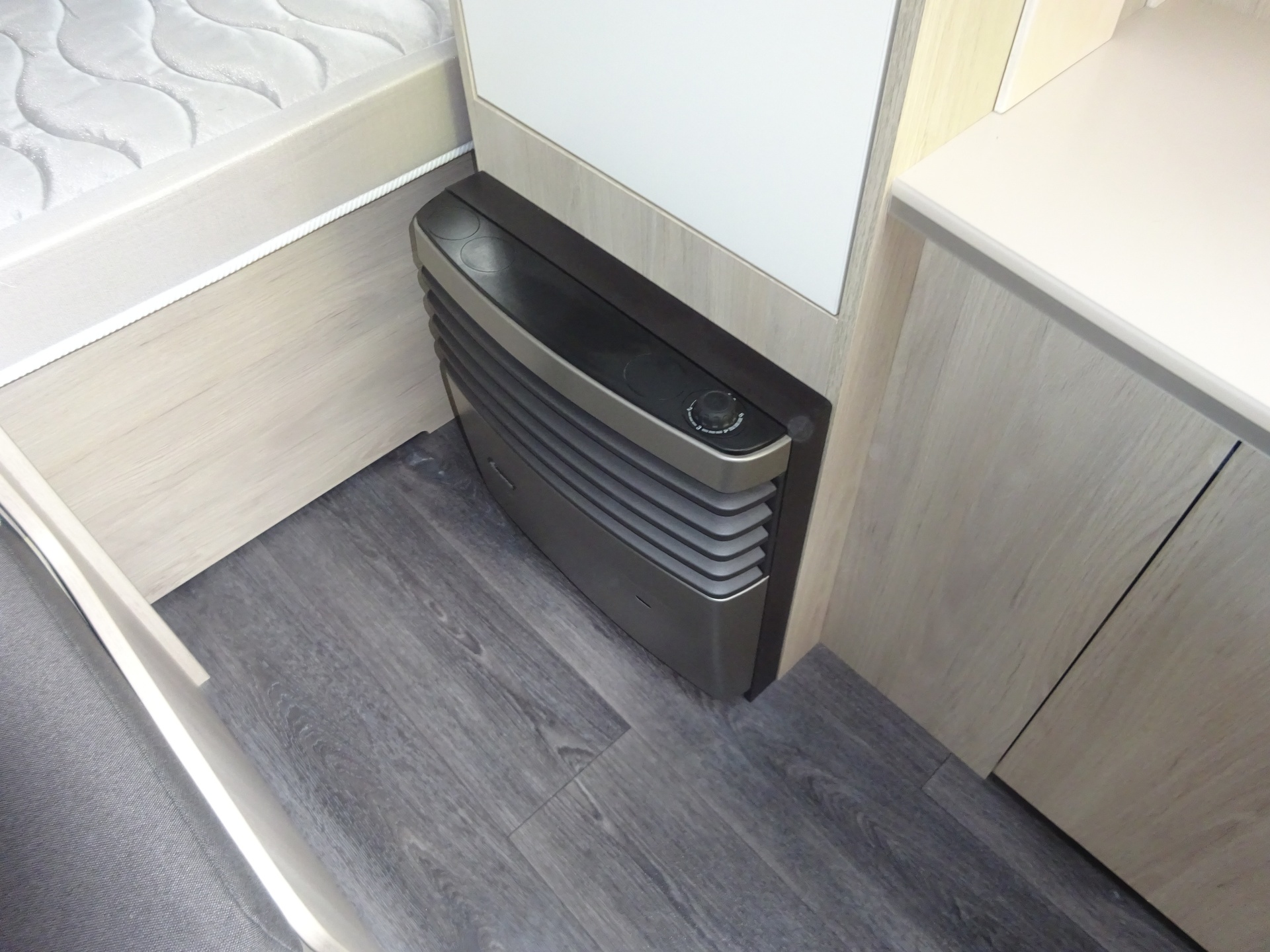 Caravelair Alba 400 SF Vast Bed + Mover