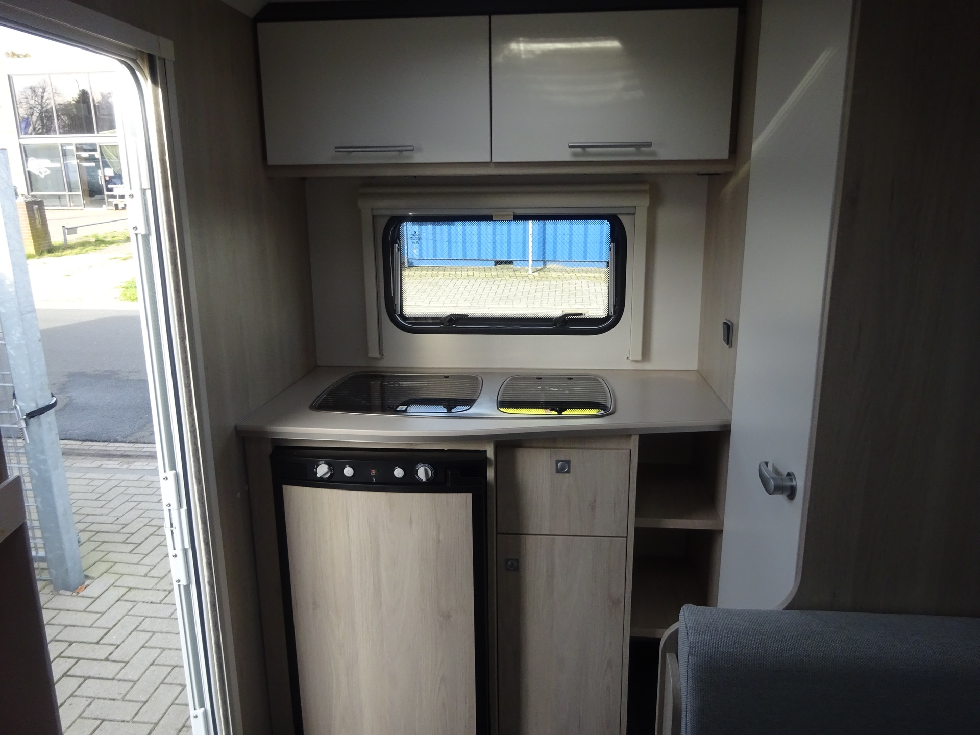 Caravelair Alba 400 SF Vast Bed + Mover